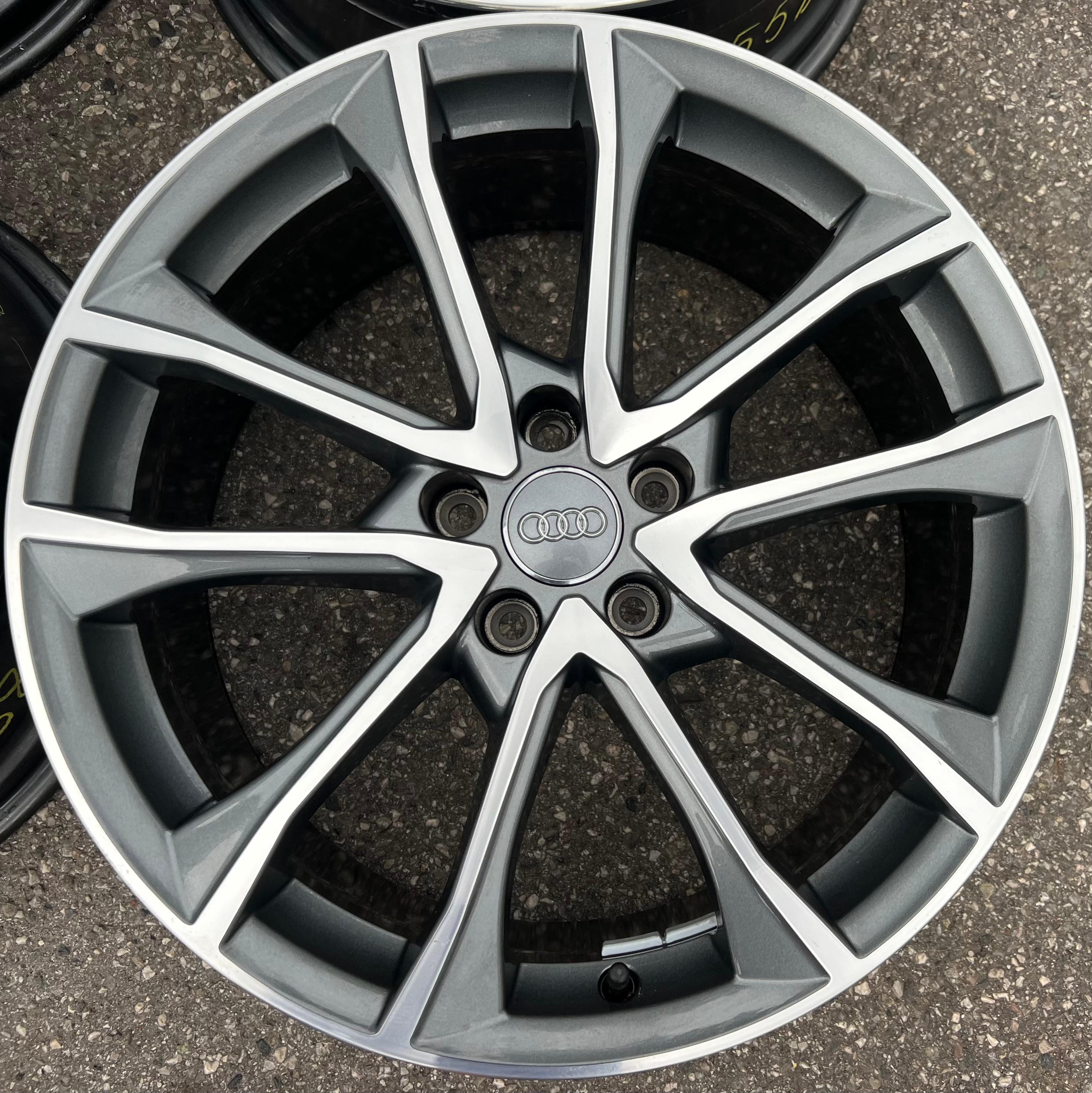 4 cerchi in lega originali da 19" AUDI A4 S4 8W B9 8W0601025BF 8,5x19 ET40 consegna gratuita