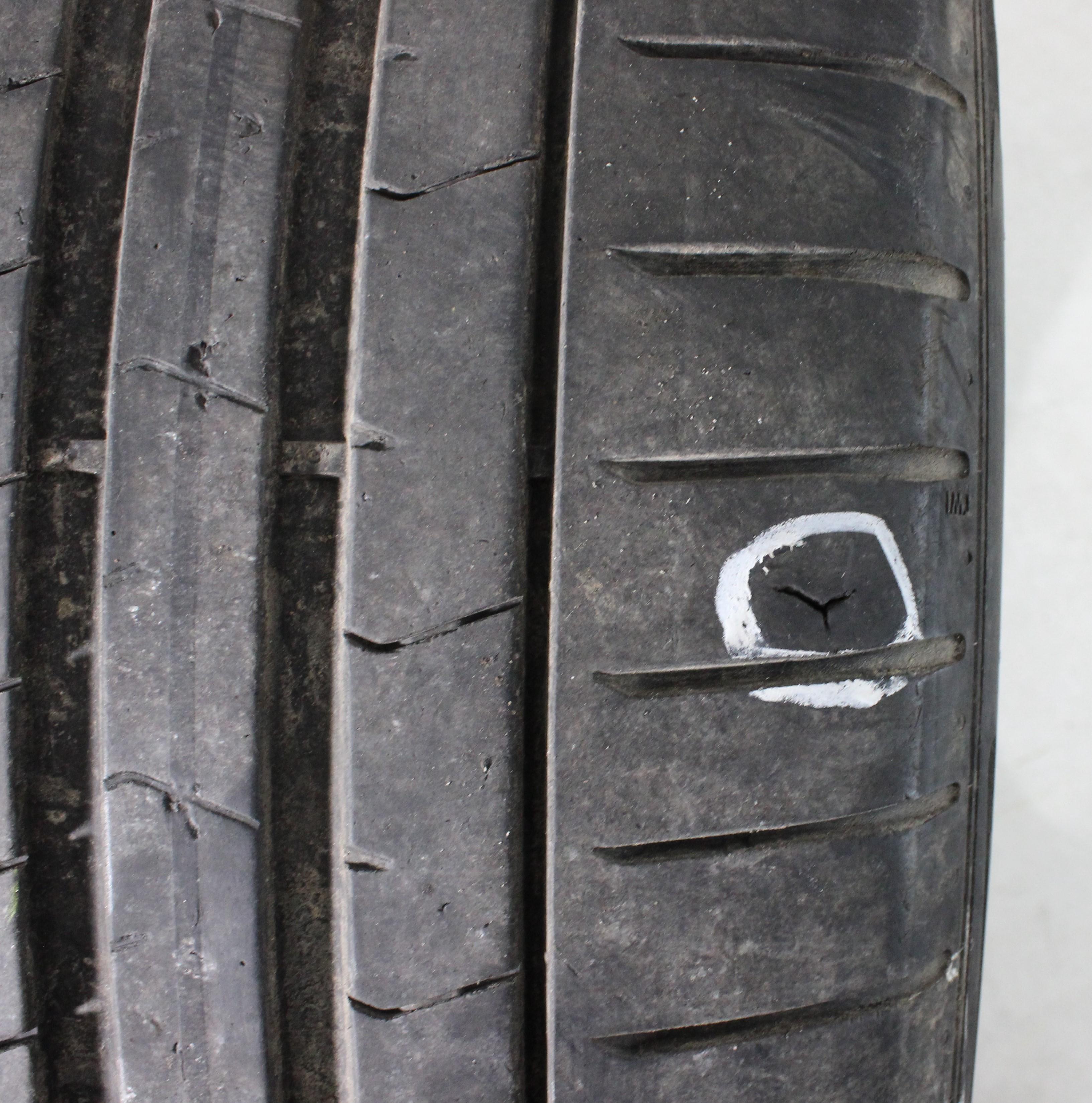 2 x 245/40R19 98Y zomerbanden Pirelli Pzero PZ4 * 4,5-5mm 2020