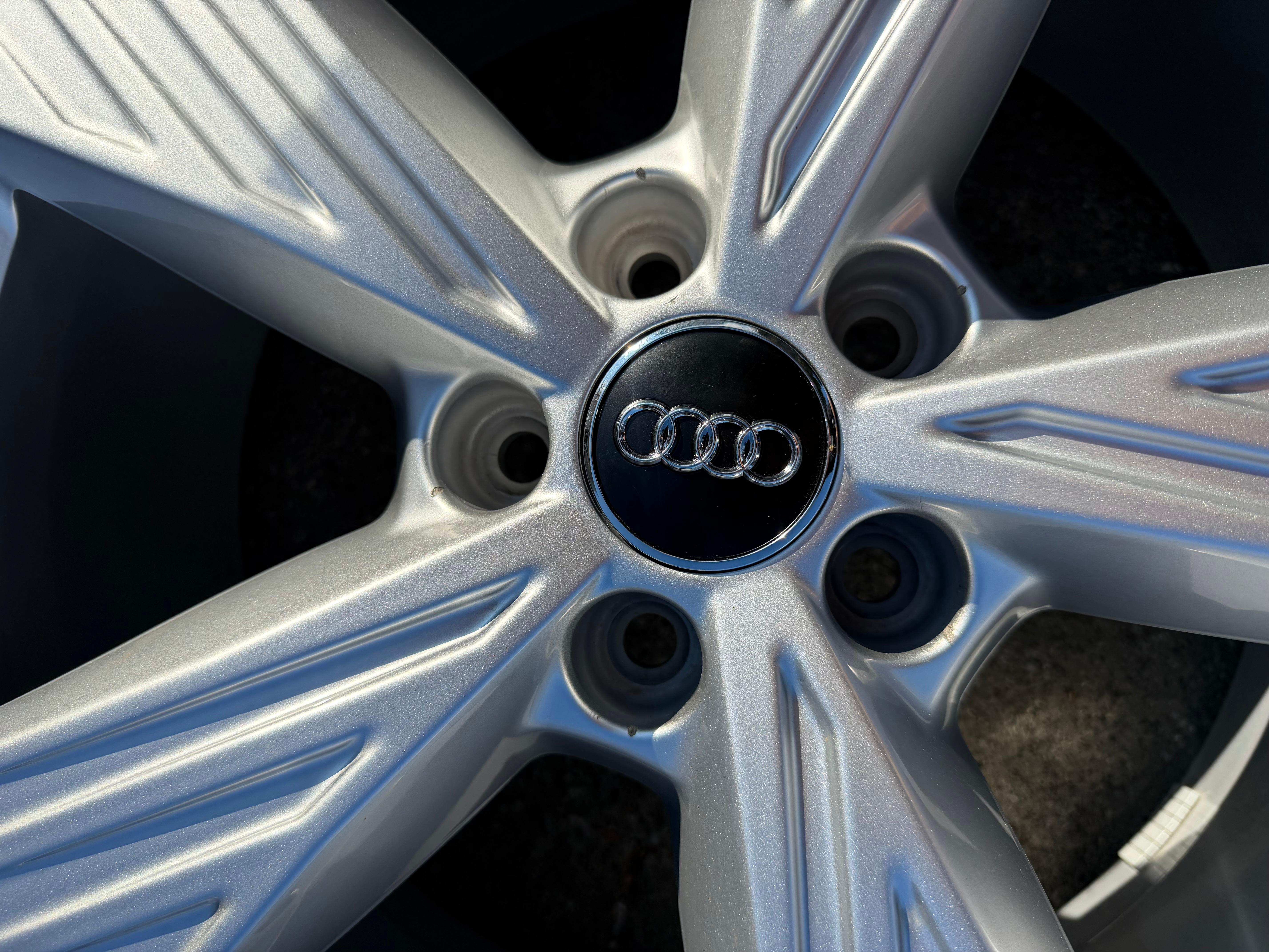4 Original 19" Alu Winterräder Audi Q4 E-Tron Etron F4B F4N 235/55R19 101T 255/50R19 103T