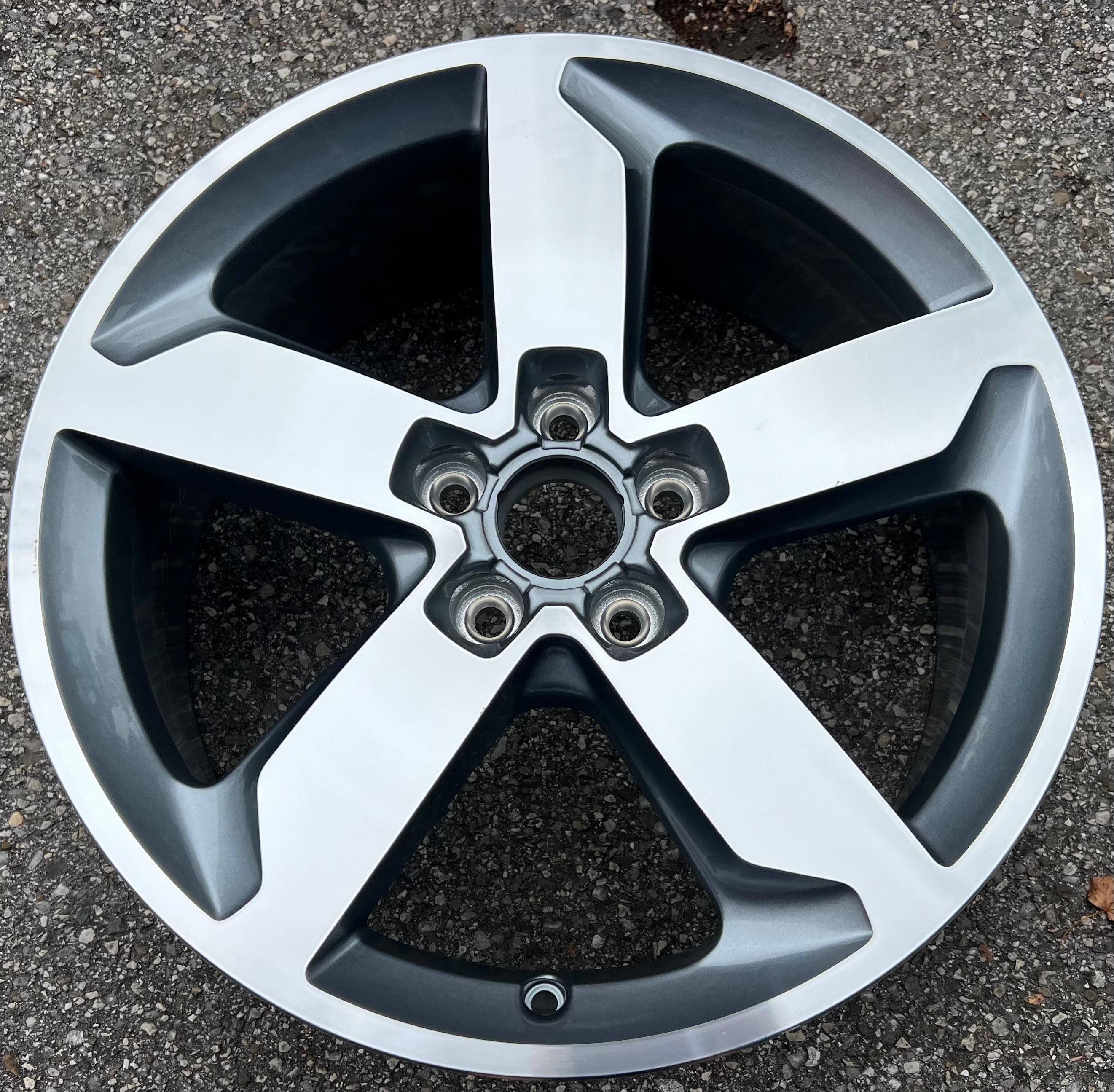 1 X ORIGINAL 18" ALUFELGE FELGE AUDI Q3 8U 8U0601025D 7x18 ET43