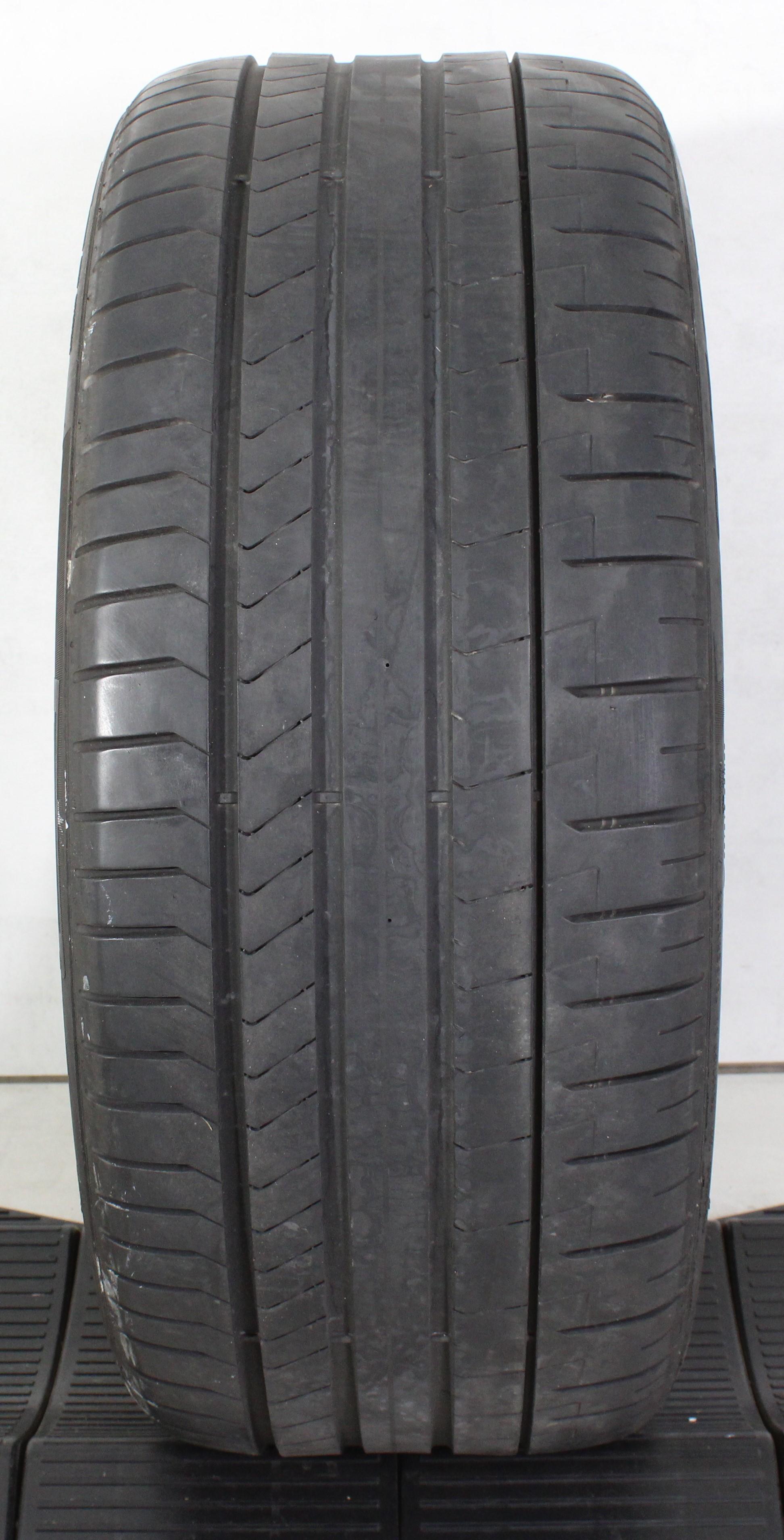 1 neumático de verano Pirelli P Zero PZ4 Runflat 275/40R20 106W, con un grosor de 4 mm en el centro y de 5,5 mm en los hombros. 2019 *