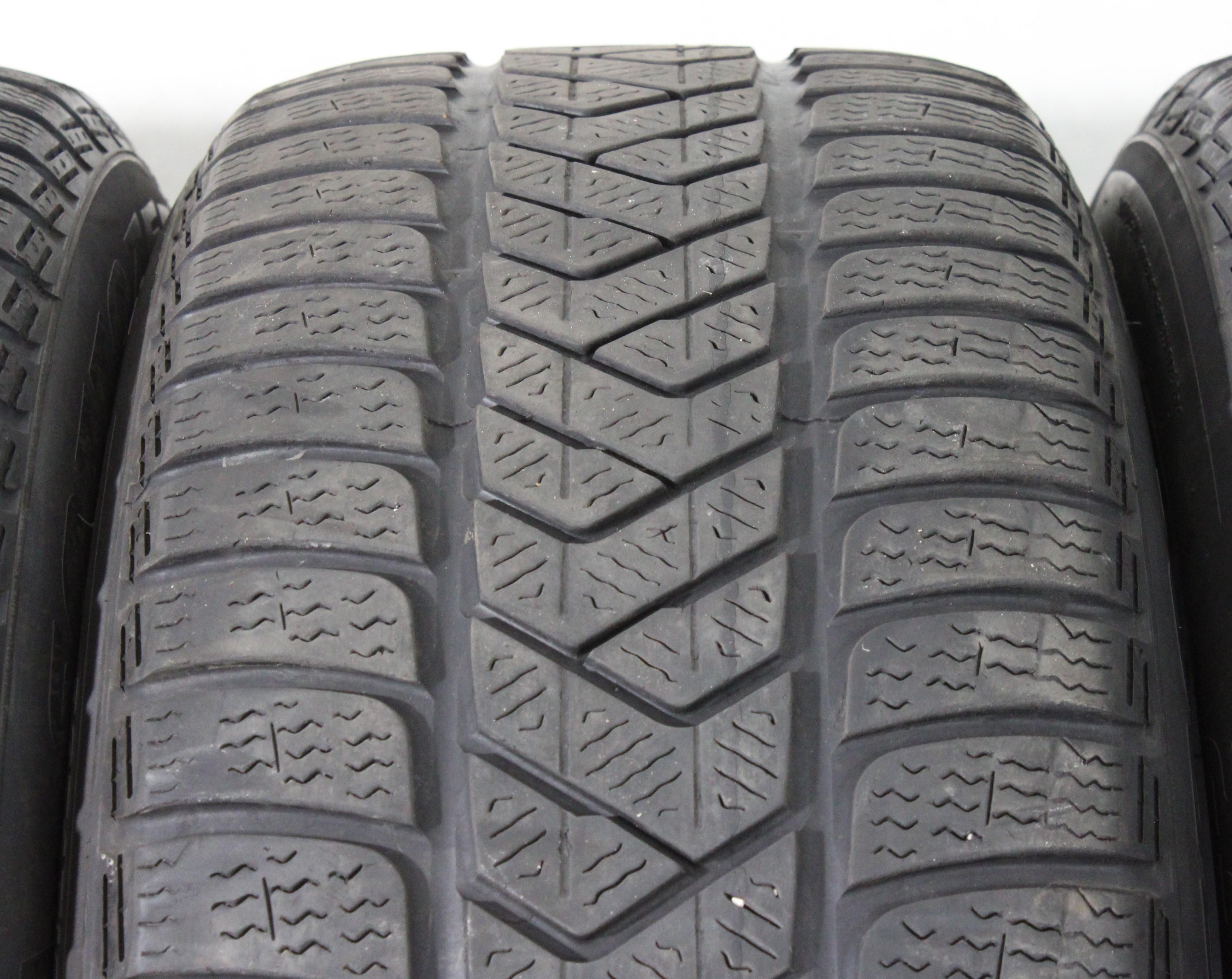 4 x 235/55R17 103V pneus hiver Pirelli Sottozero 3 4mm 2020