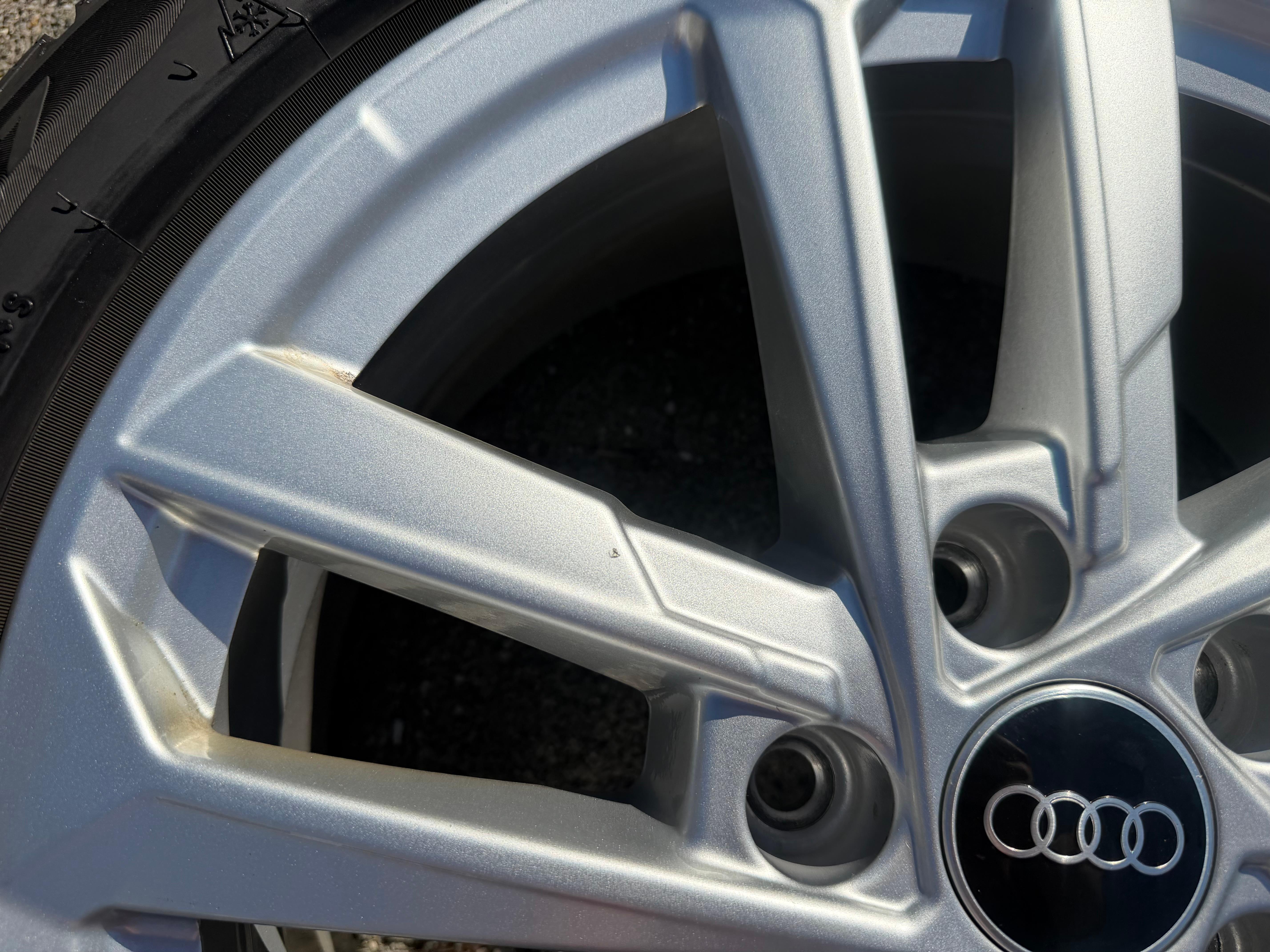 4 Original 17" Alu Winterräder Audi A3 S3 8Y 8Y0601025L 205/50R17 93H Pirelli