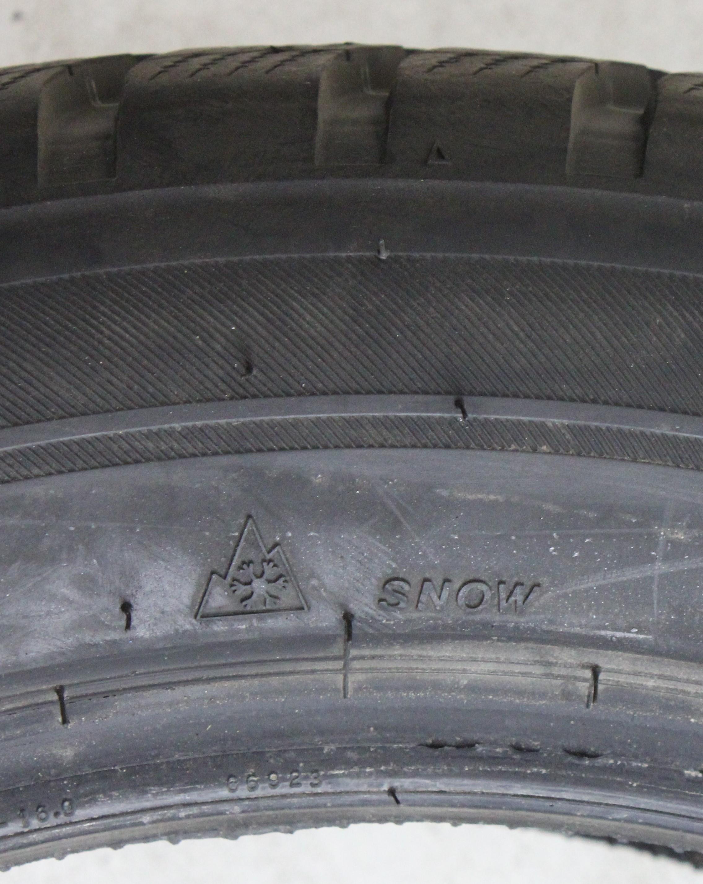 2 x 255/50R20 109H Winterreifen Bridgestone Blizzak LM001 AO 7,5mm 2019