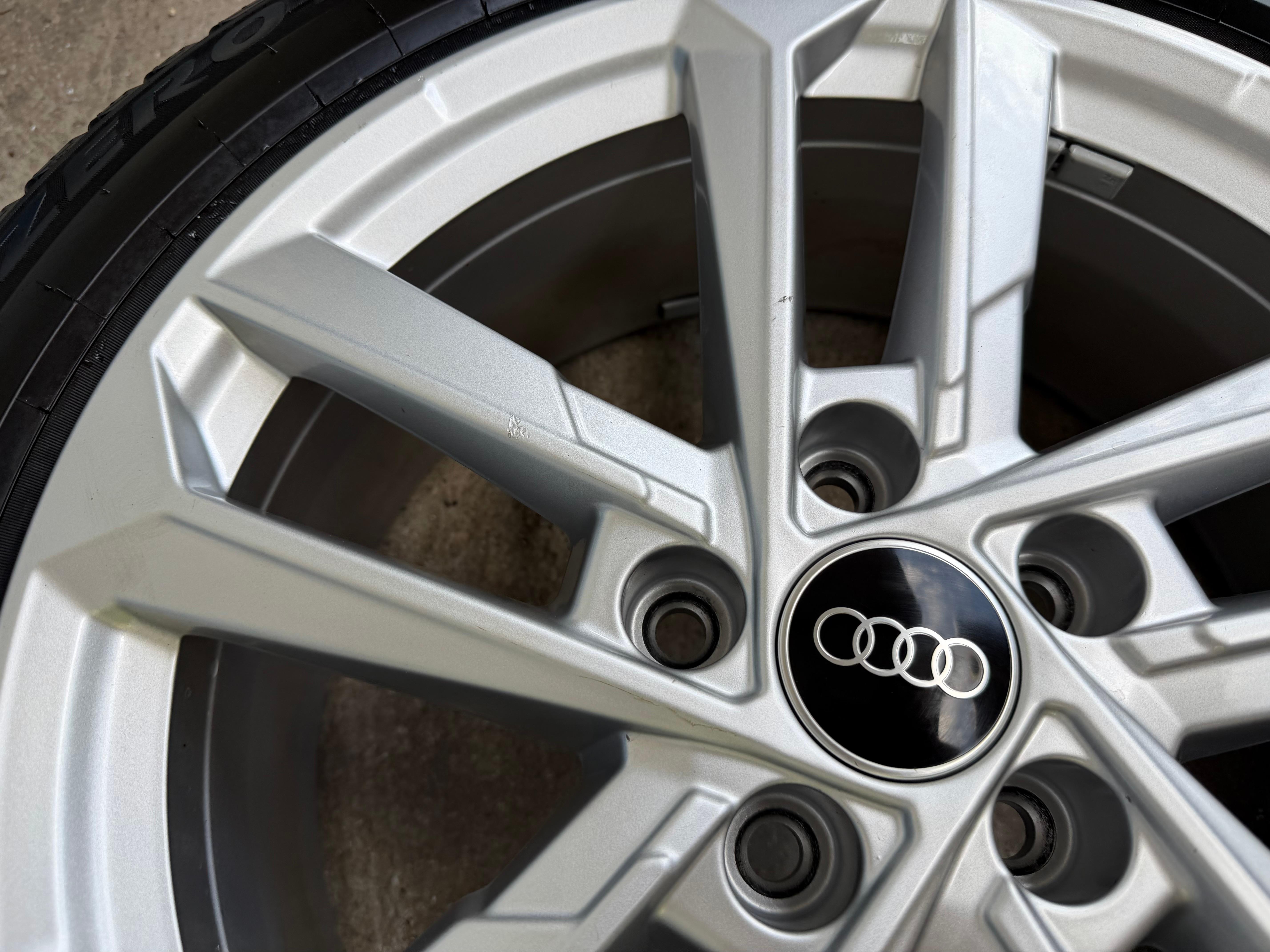 4 Original 17" Alu Winterräder Audi A3 S3 8Y 8Y0601025L 205/50R17 93H Pirelli