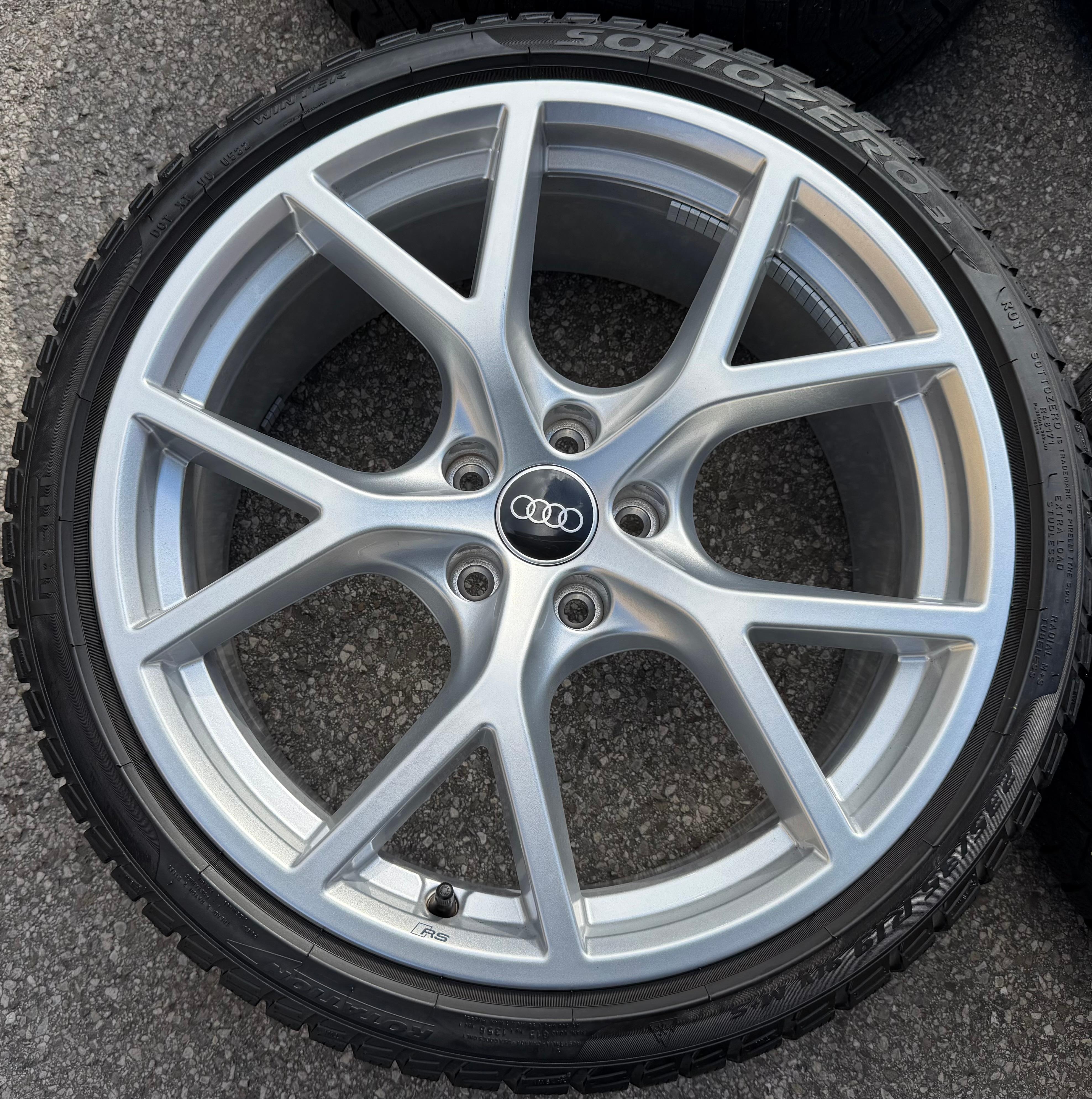 4 ruedas de invierno de aluminio originales de 19" para Audi RS3 8Y 8Y0601025BT 235/35R19 91V PIRELLI