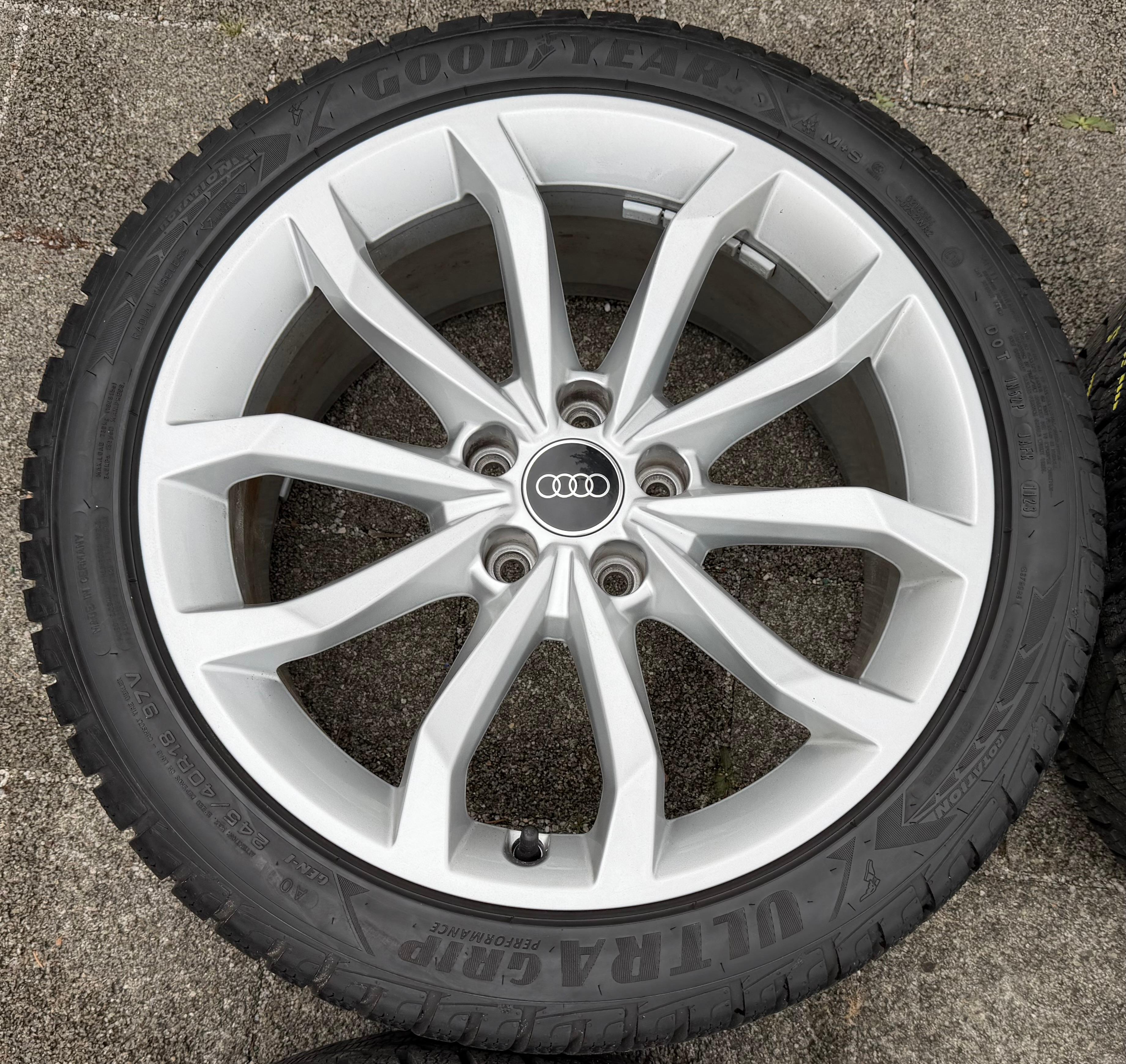 4 ruedas de invierno de aluminio originales de 18" para Audi A4 S4 8W B9 8W0601025HM 245/40R18 97V 2023