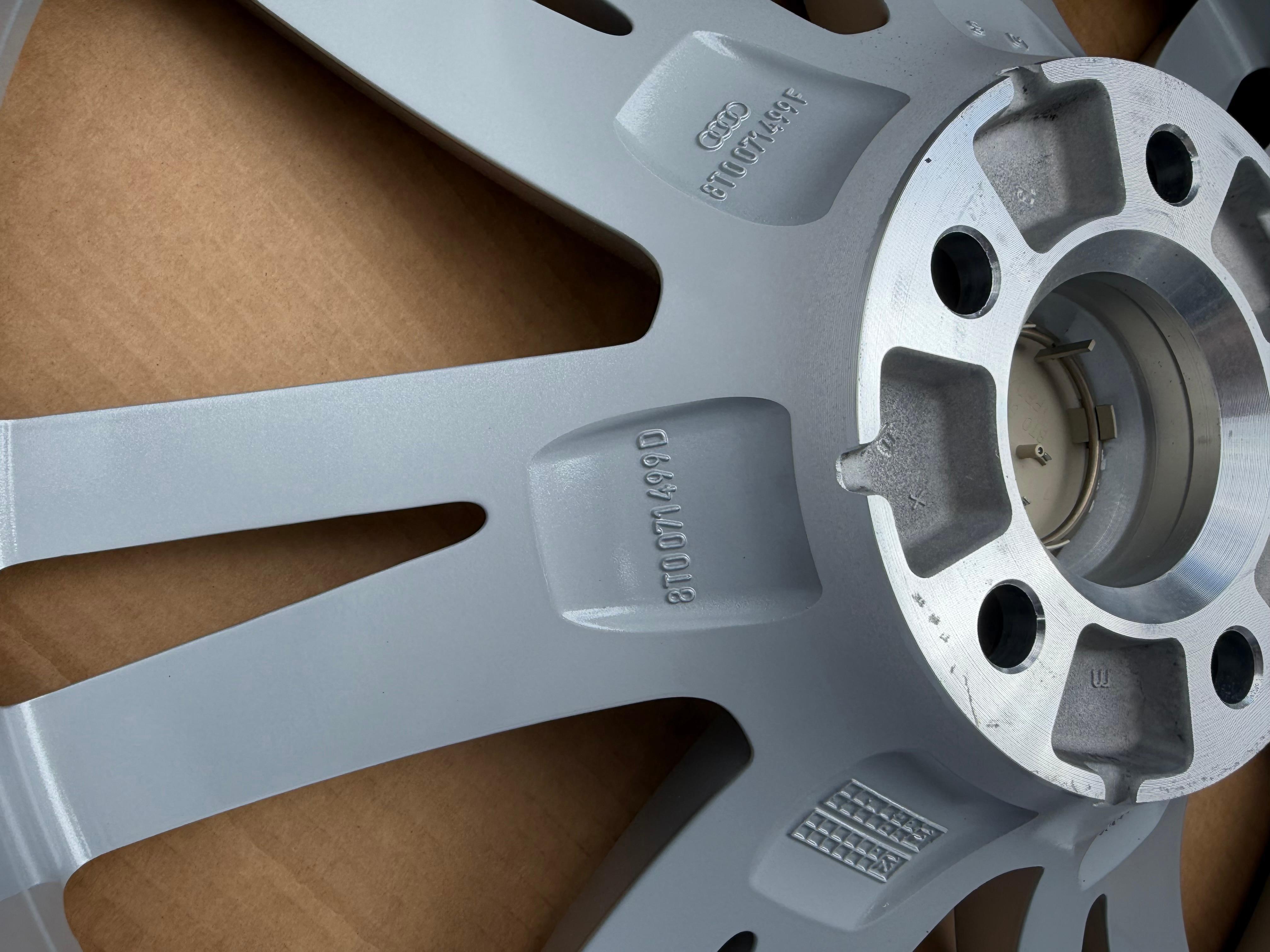 4 CERCHI IN LEGA ORIGINALI DA 19" AUDI A5 S5 8T 8T0071499F 9x19 ET33 CERCHI NUOVI