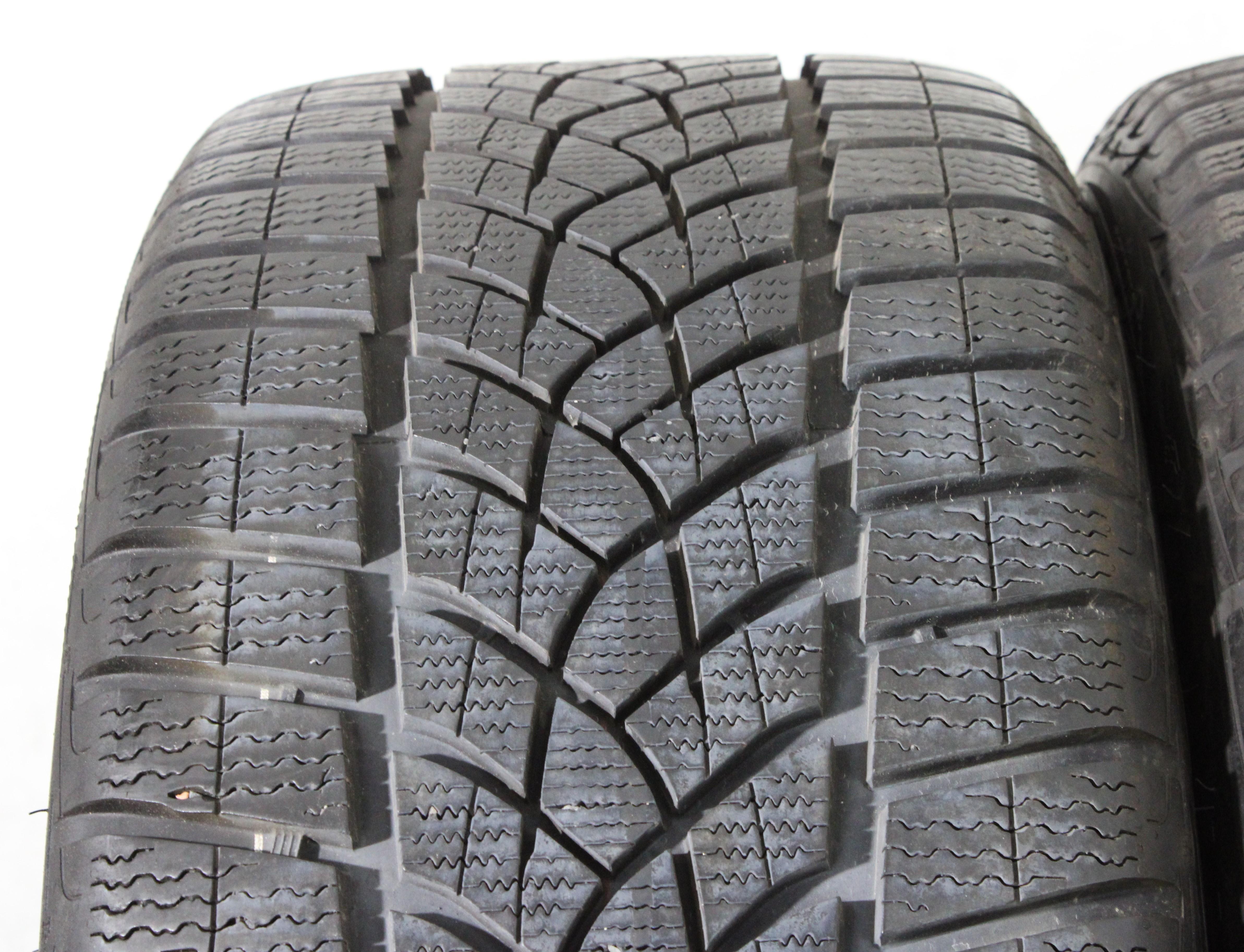 2 x 265/40R20 104V Winterreifen Goodyear Ultra Grip Performance GEN-1 AO 1x7mm/1x7,5-8mm 2021