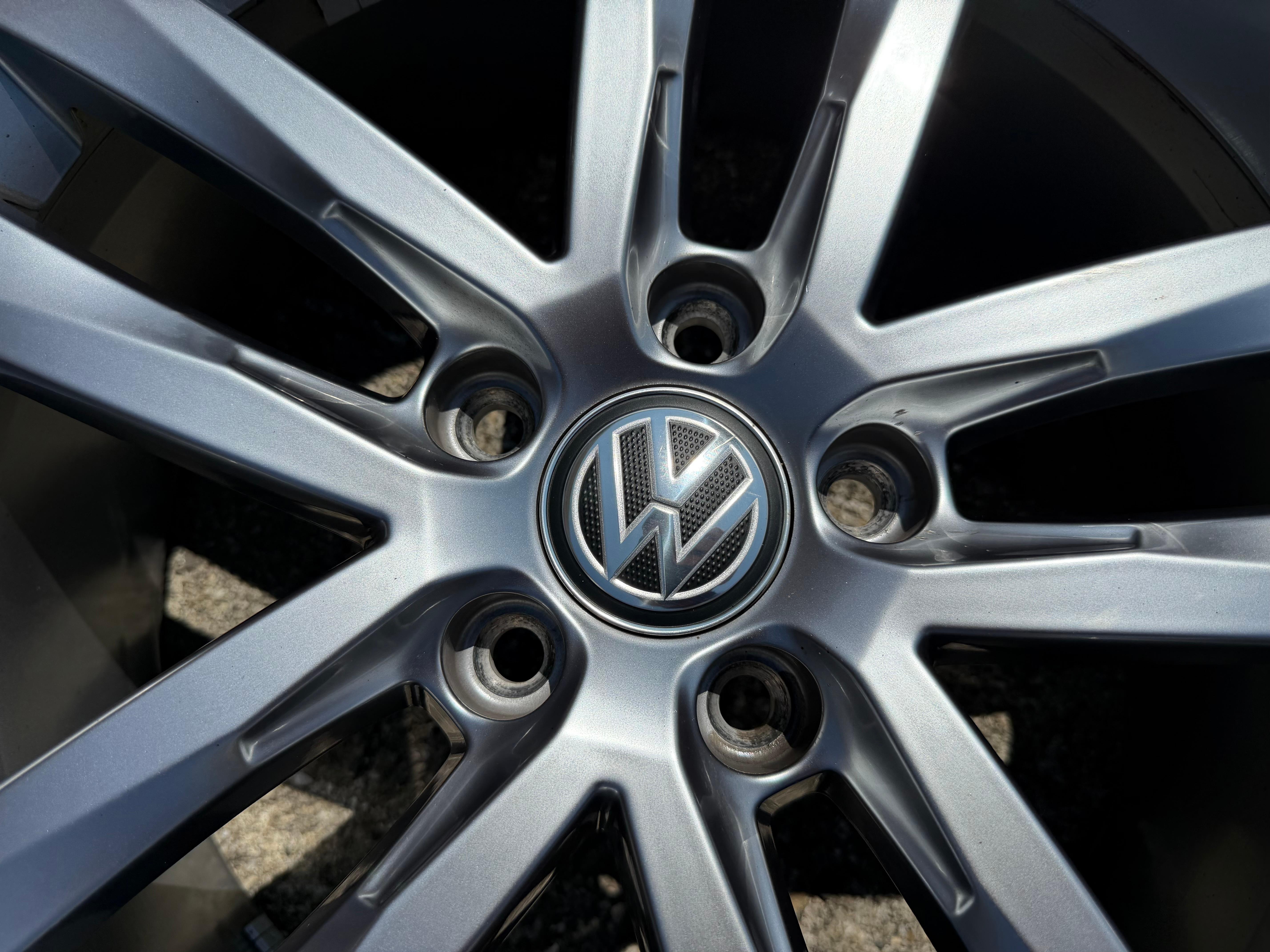 4 Original 18" Alu Winterräder VW Golf VII 7 AU 225/40R18 92V Salvador 5G0601025AF