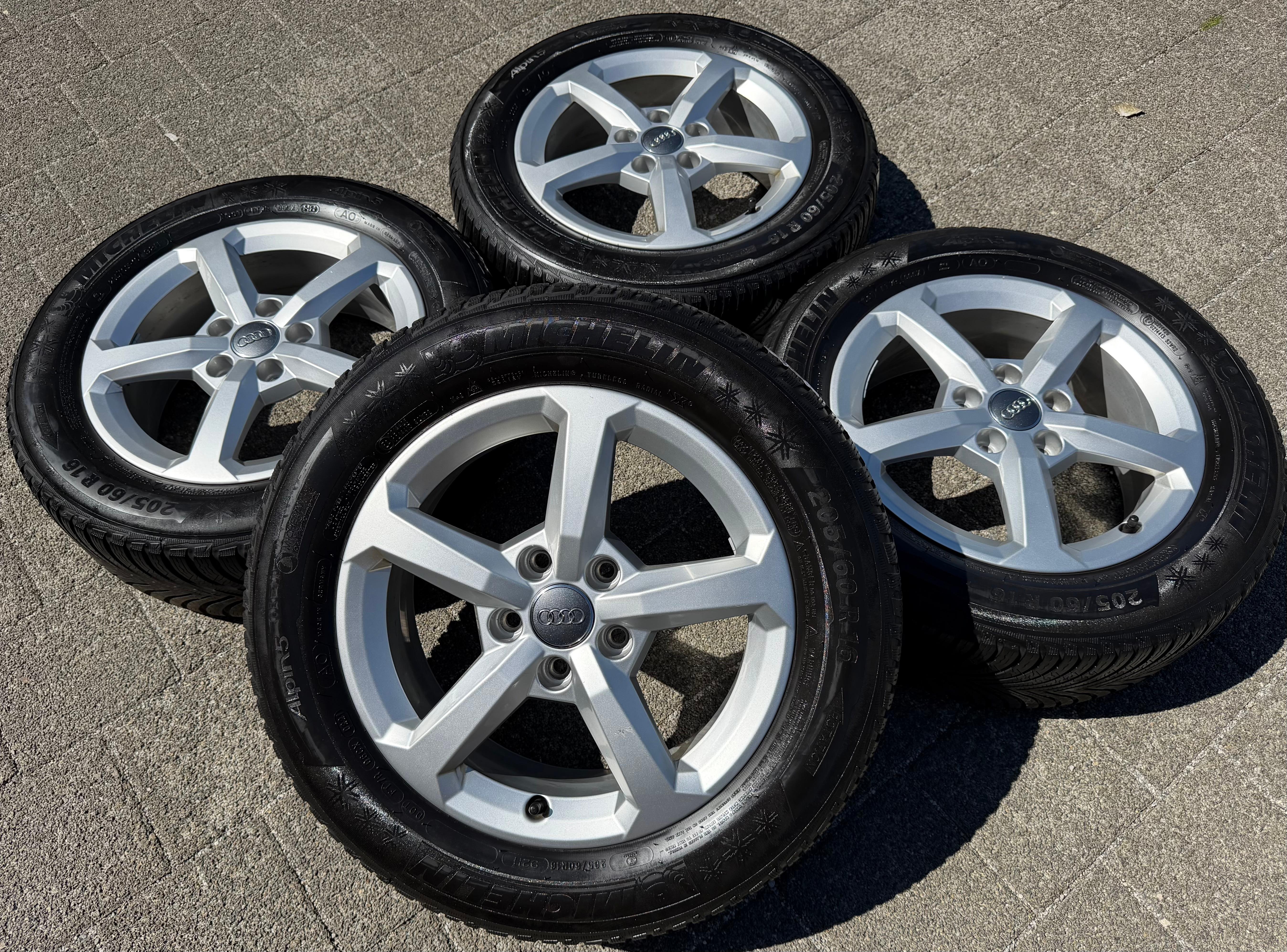 4 originele 16" aluminium wintervelgen voor Audi Q2, 205/60R16 92H, Michelin 81A071496A, 2021