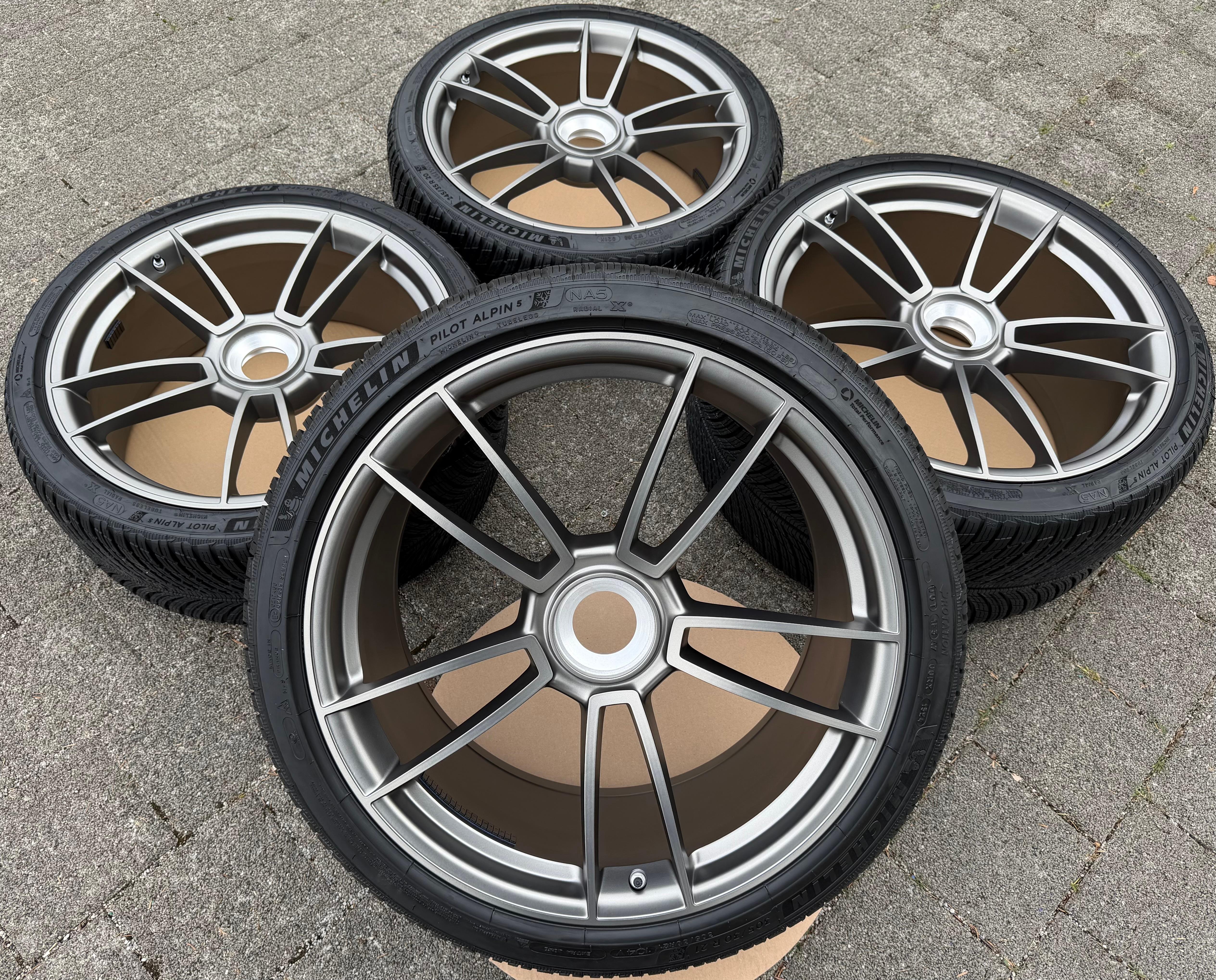 4 originele 20" 21" lichtmetalen winterwielen Porsche 911 992 Turbo S 992601025AB 992601025AC centrale wielmoer NIEUW
