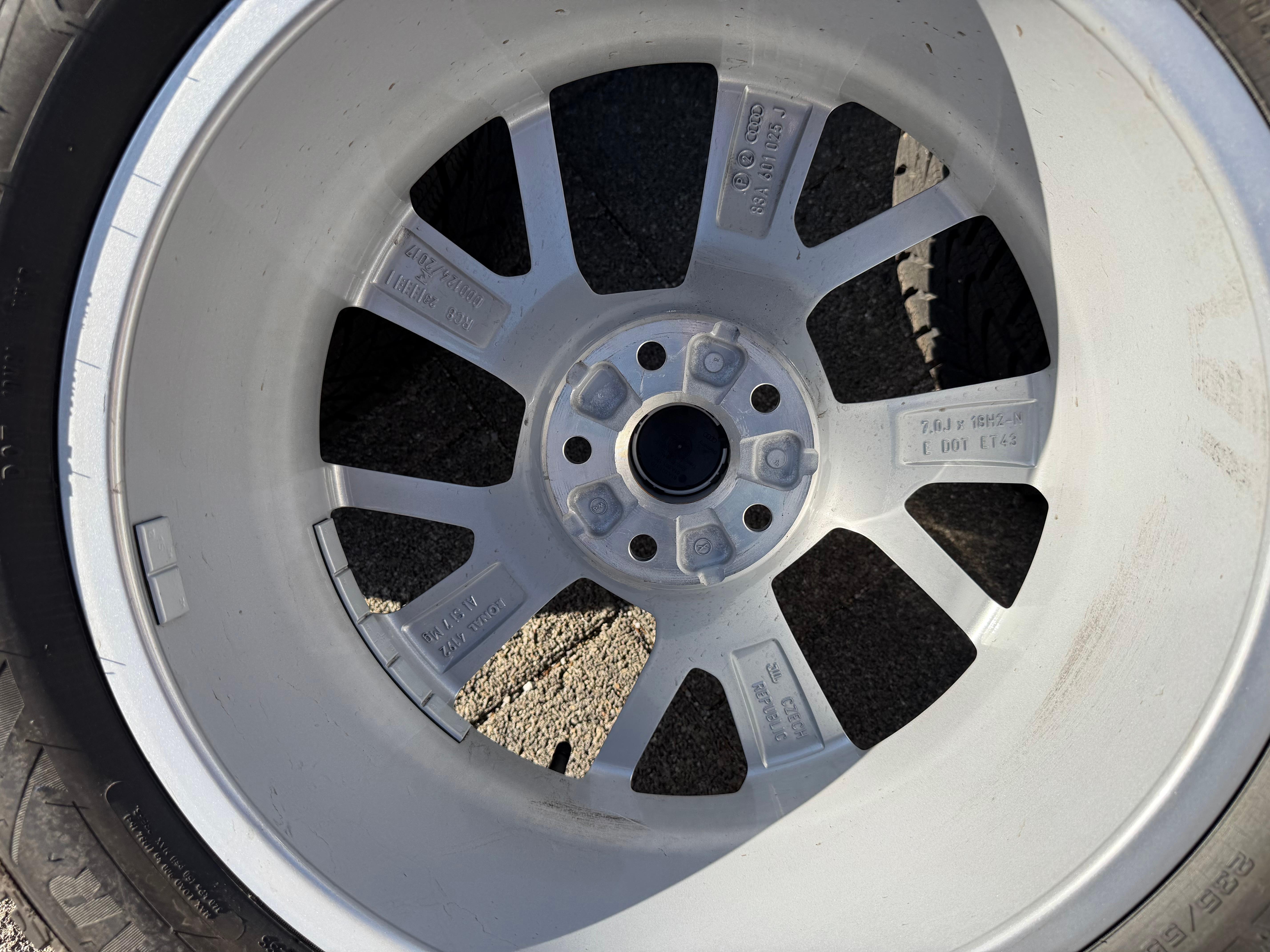 4 Original 18" Alu Winterräder Audi Q3 F3 83A 83A601025J 235/55R18 104H Goodyear