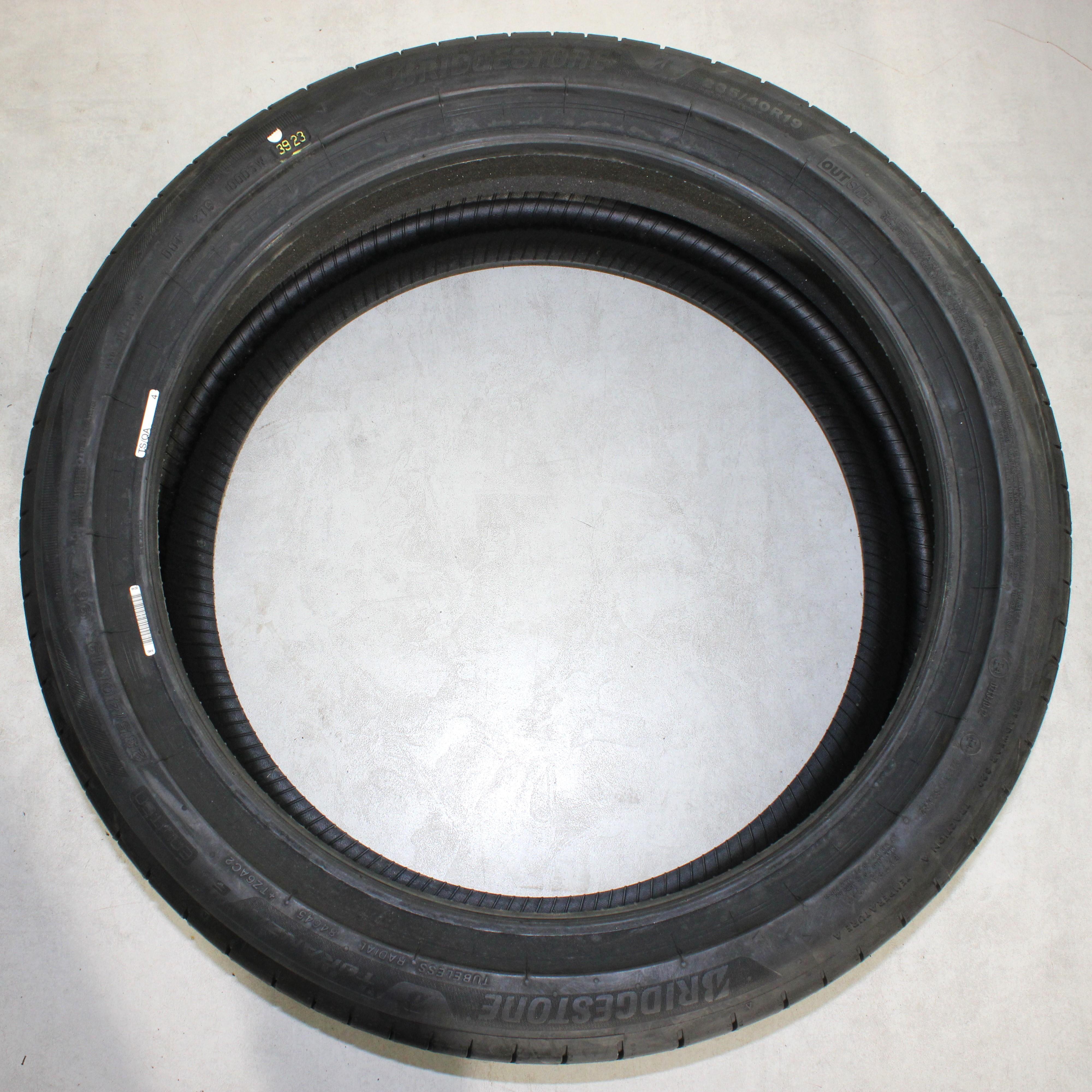 2 pneus d'été Bridgestone Turanza 6 * Enliten 235/40R19 96Y, profil complet, 2023, silencieux, neufs