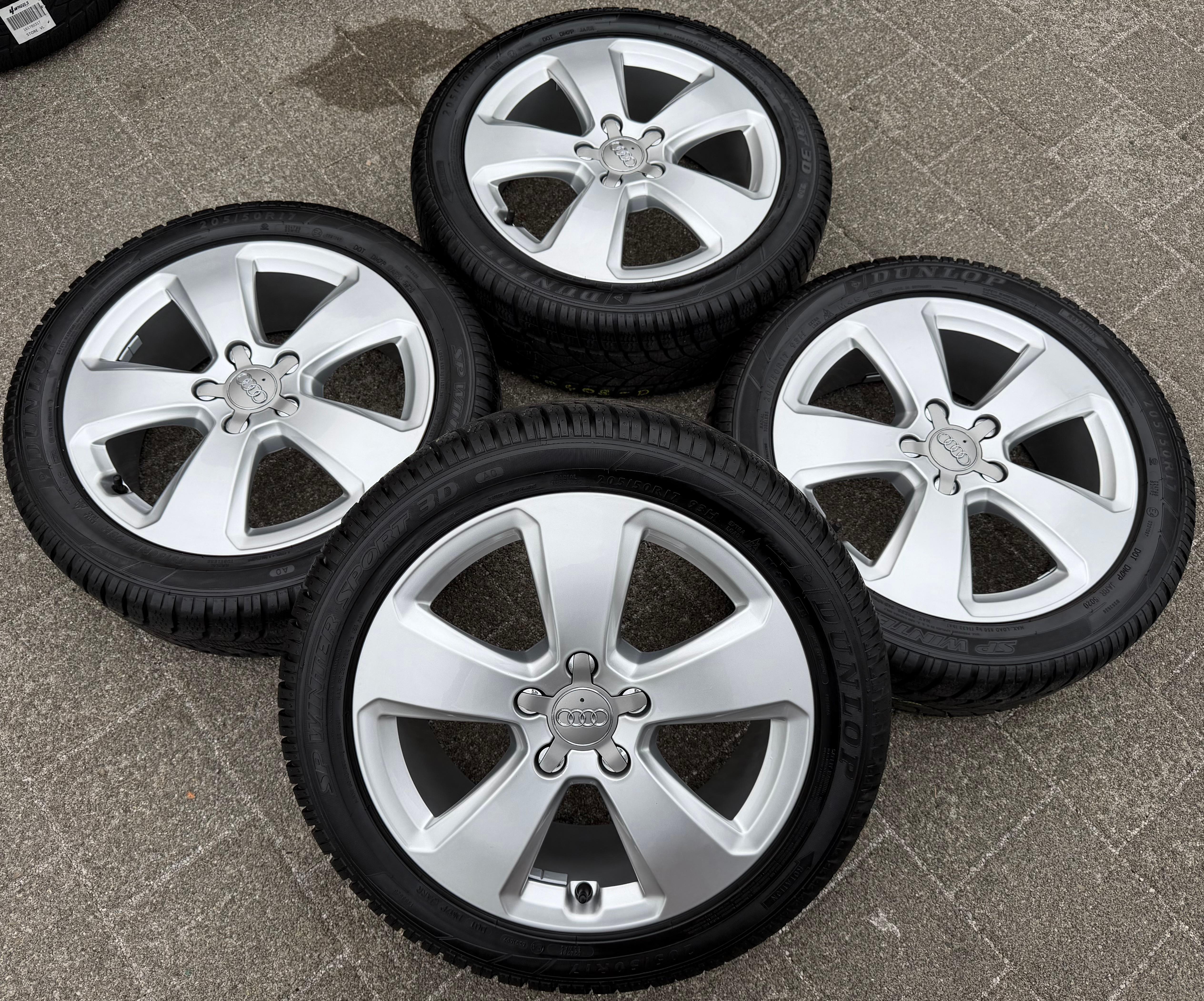 4 Original 17" Alu Winterräder Audi A3 S3 8V 8V0601025AD 205/50R17 93H Dunlop