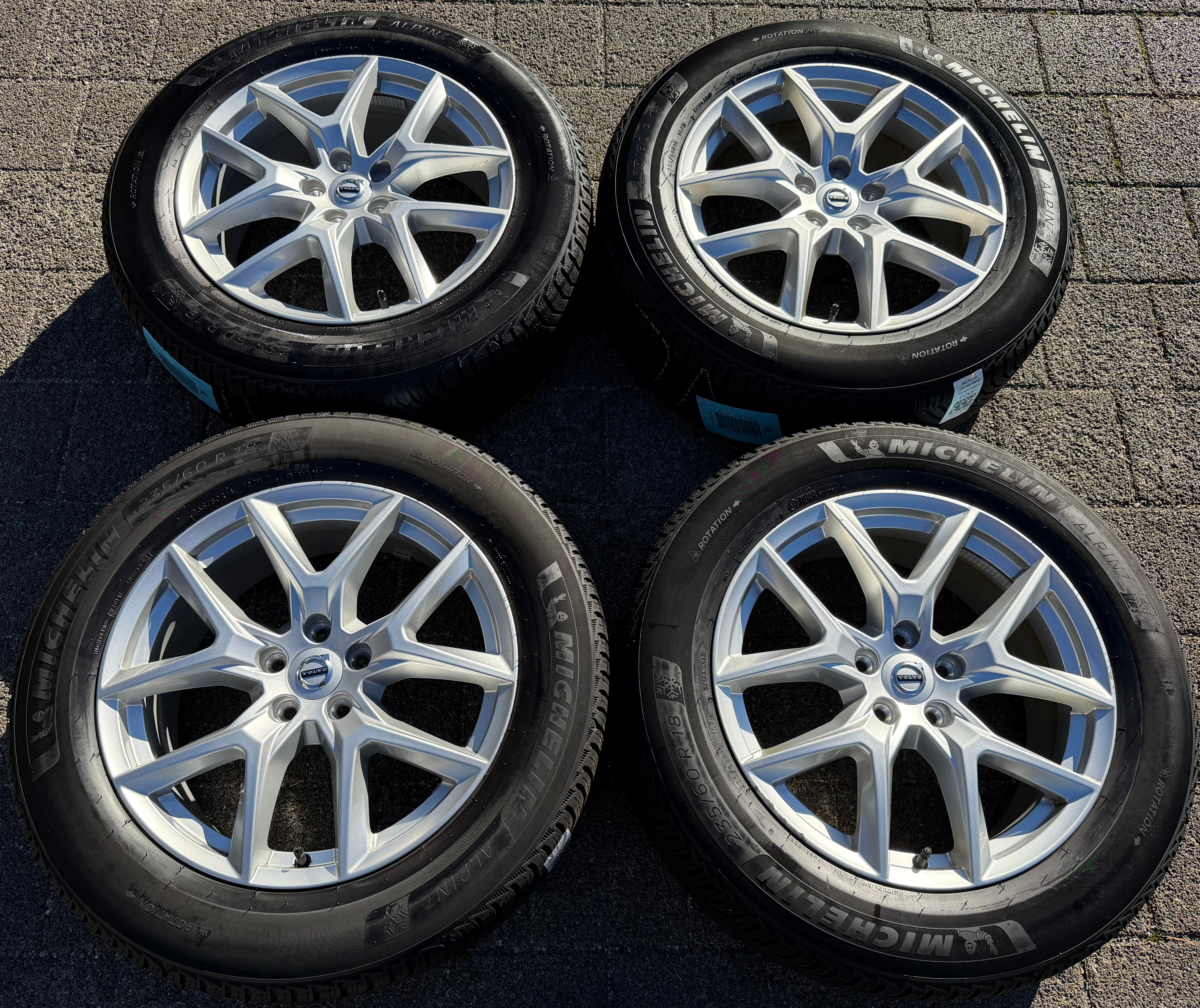 4 ruedas de invierno de aleación originales de 18" Volvo XC60 II 31423851 235/60R18 107H Michelin 2025