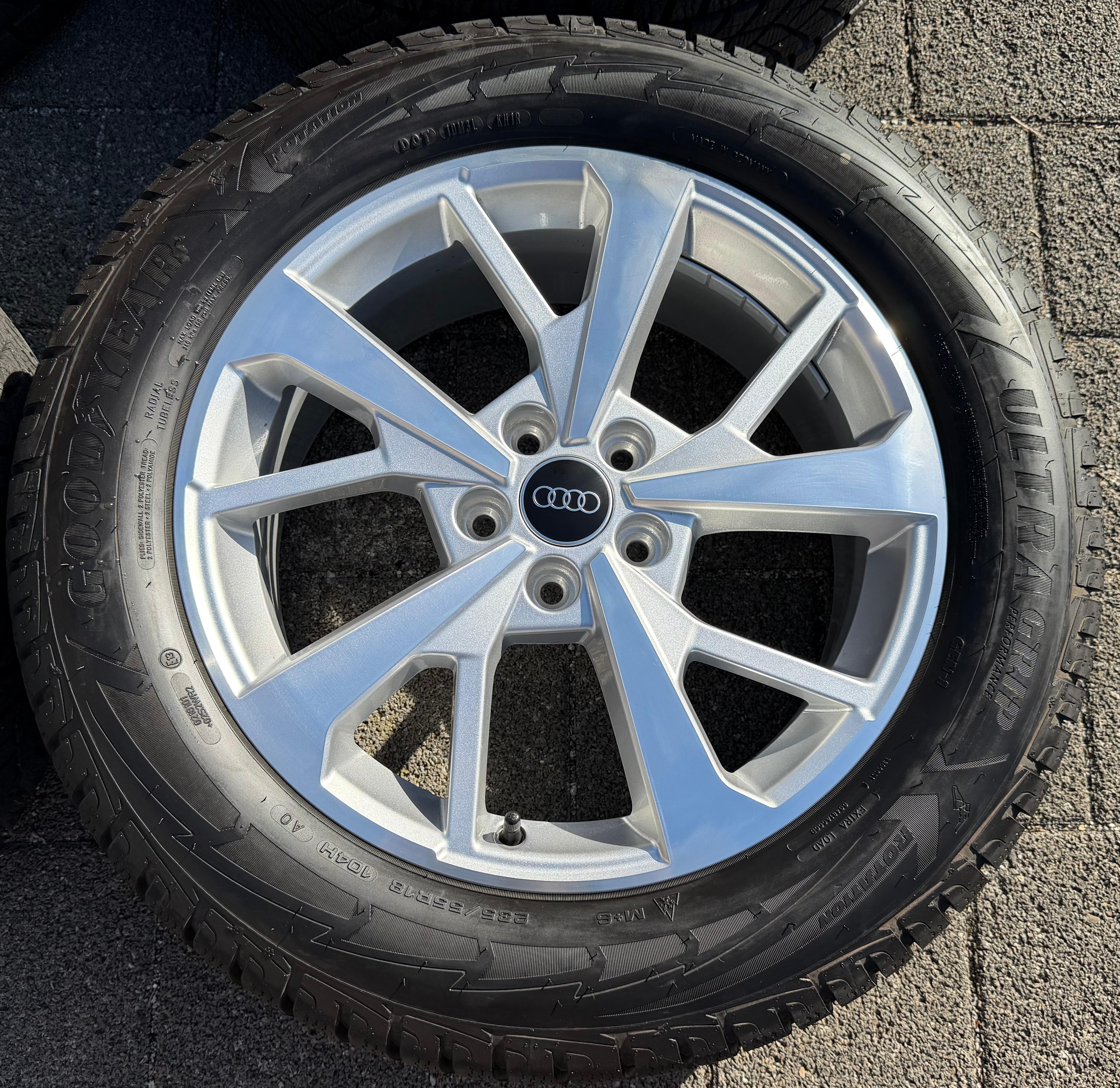 4 Original 18" Alu Winterräder Audi Q3 F3 83A 83A601025J 235/55R18 104H Goodyear