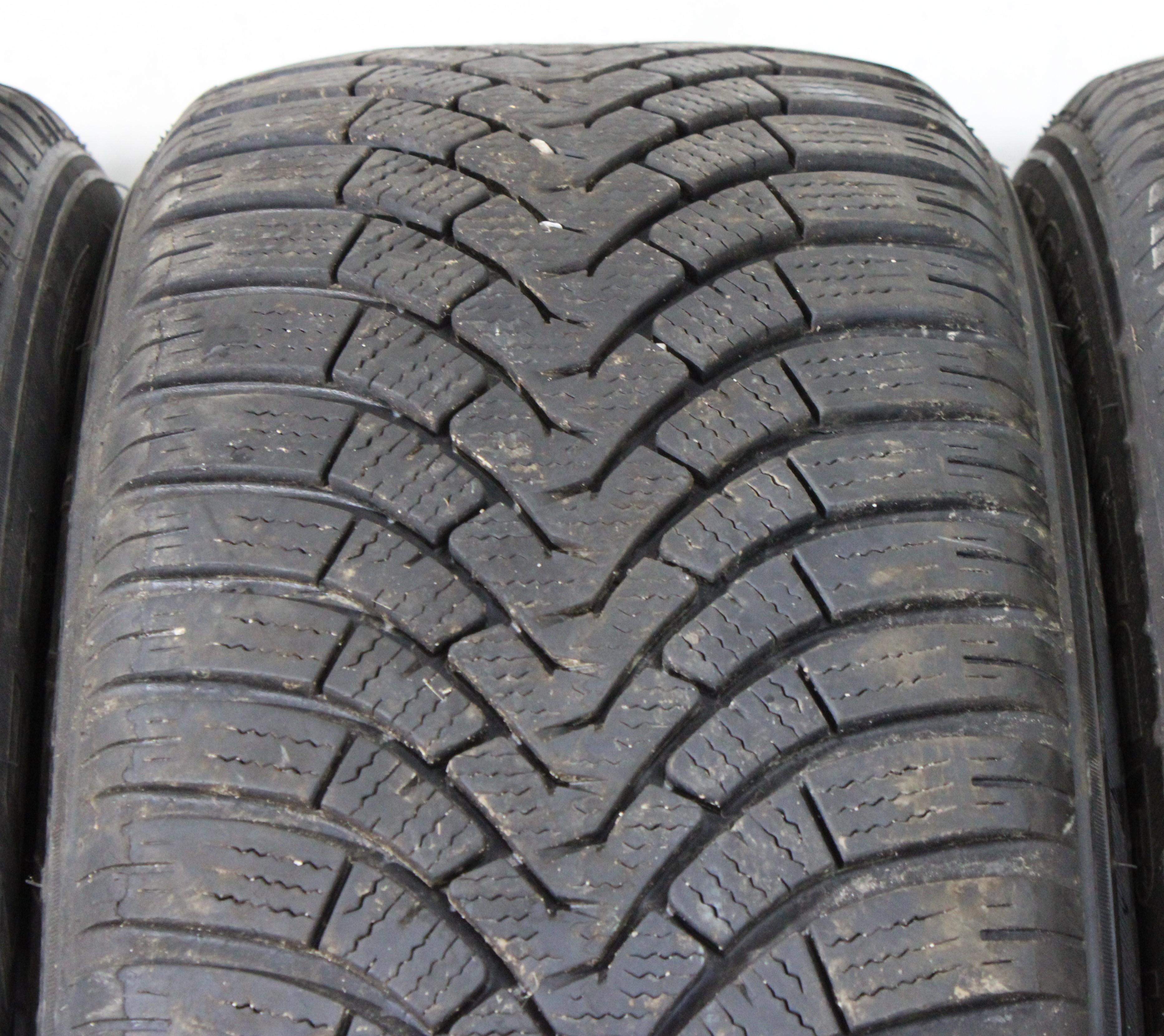 4 x 215/55R17 98V Winterreifen Falken Eurowinter HS01 1x5,5-6mm/2x6-6,5mm/1x7-7,5mm 2022 XL