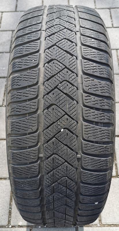 1 x 225/45R19 98V Winterreifen Pirelli Sottozero 3 Runflat 5,5-6mm 2018