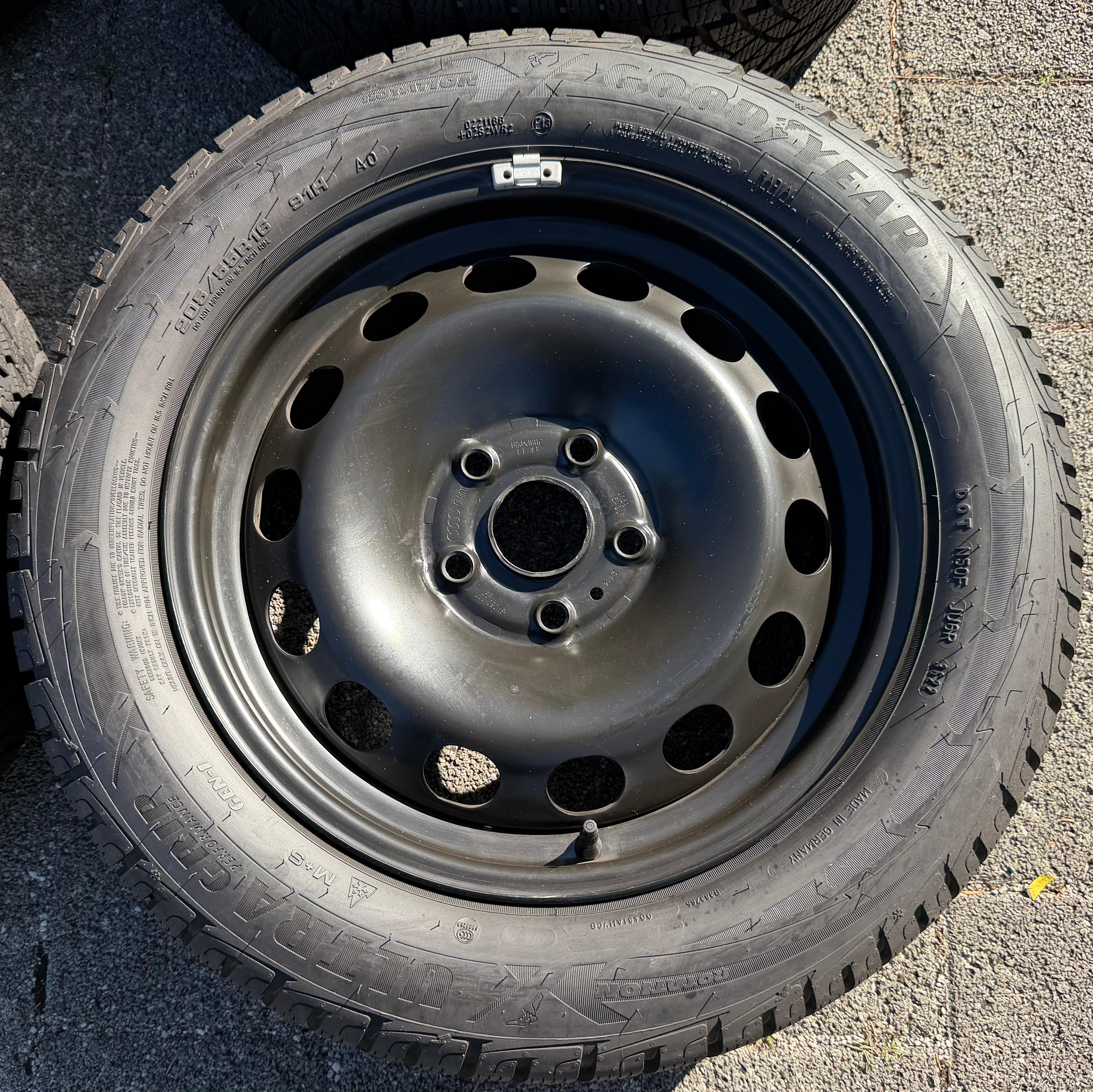 4 ruedas de invierno Audi A3 8V Sportback Cabrio 205/55R16 91H Goodyear 8V0601027A 2022