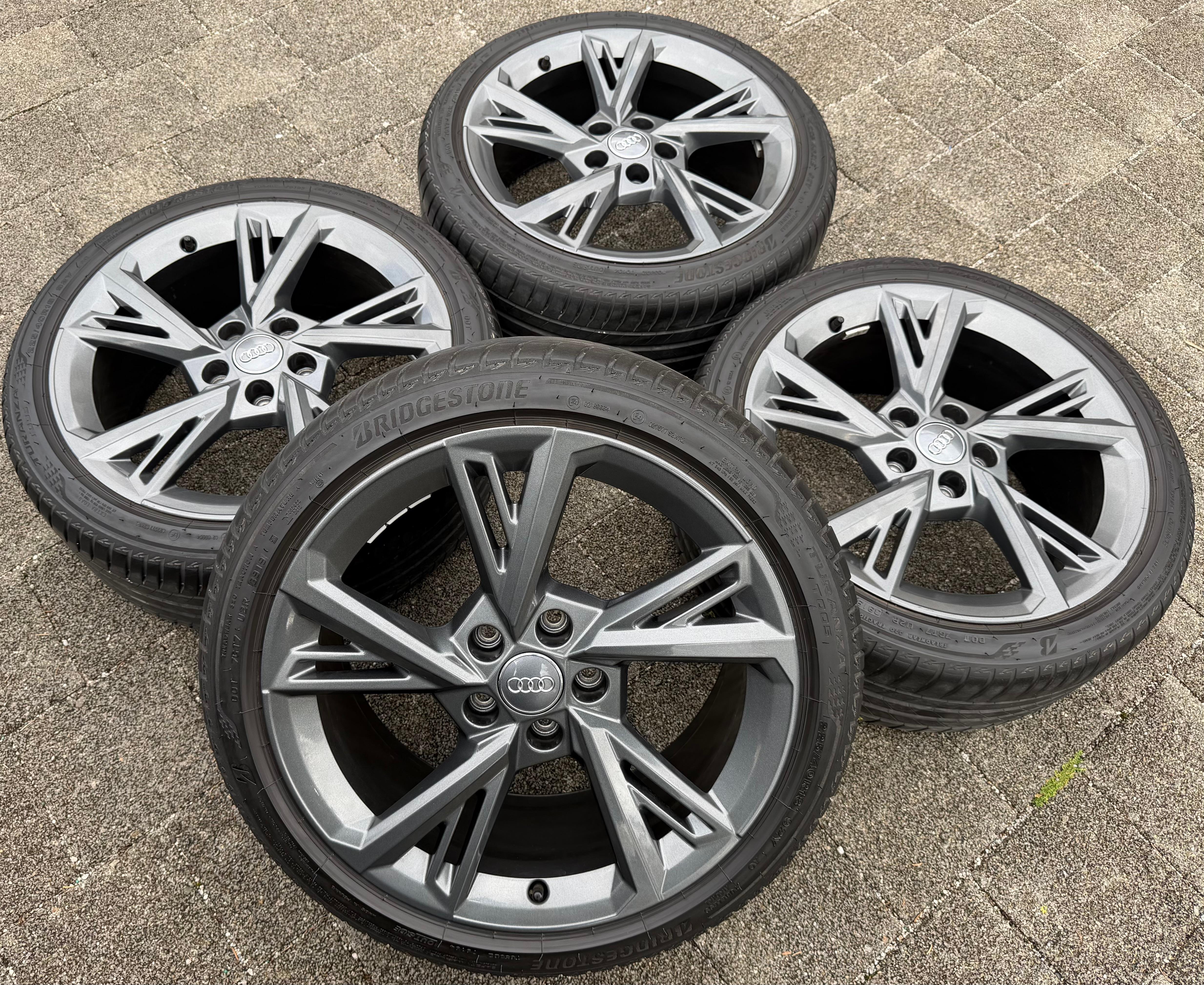 4 Original 18" Alu Sommerräder Audi A3 8Y S3 8Y0601025G 225/40R18 92Y Bridgestone