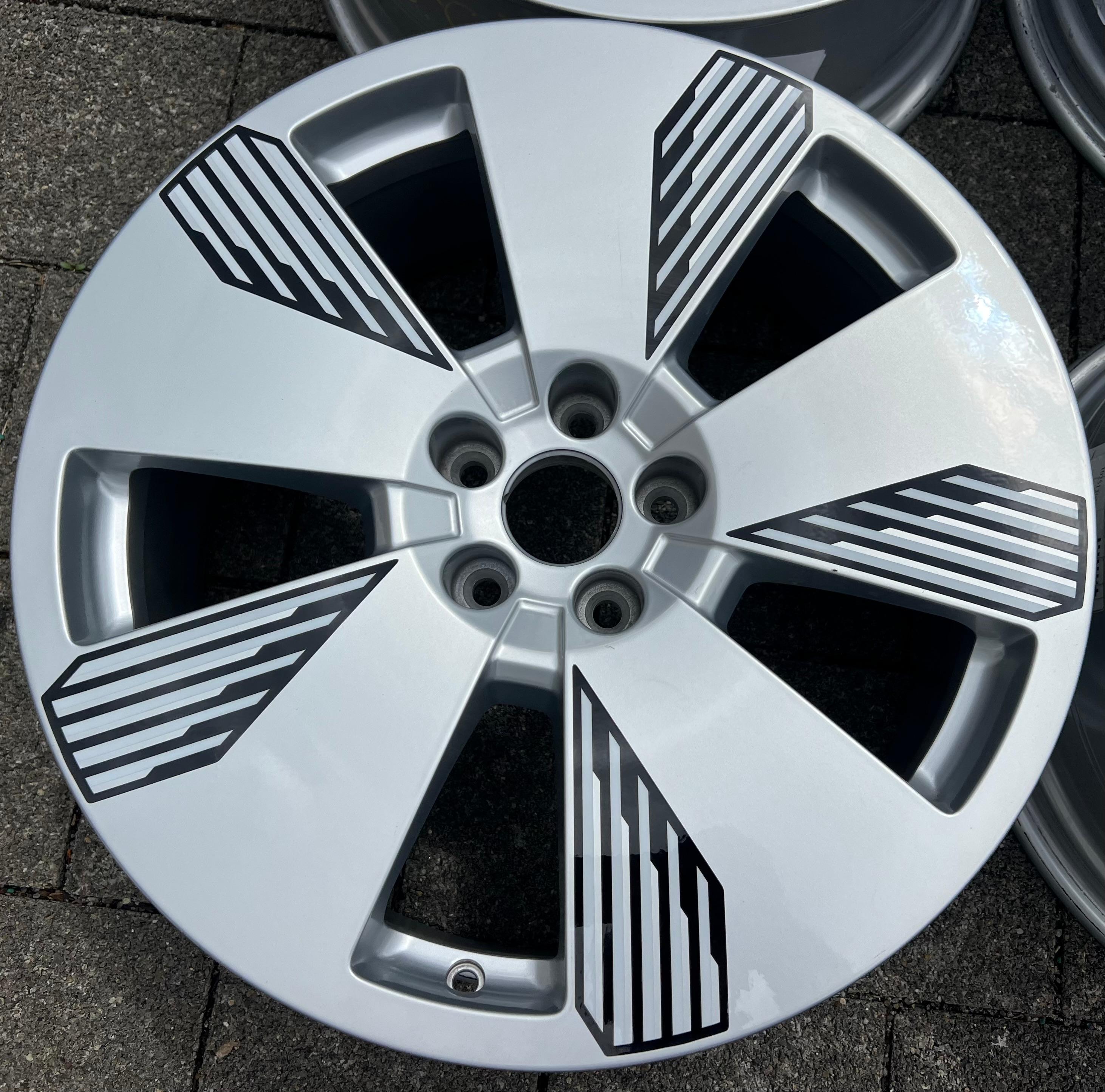4 ORIGINAL 19" ALUFELGEN AUDI E-TRON GEN 8x19 ET34 4KE601025L FREIHAUS