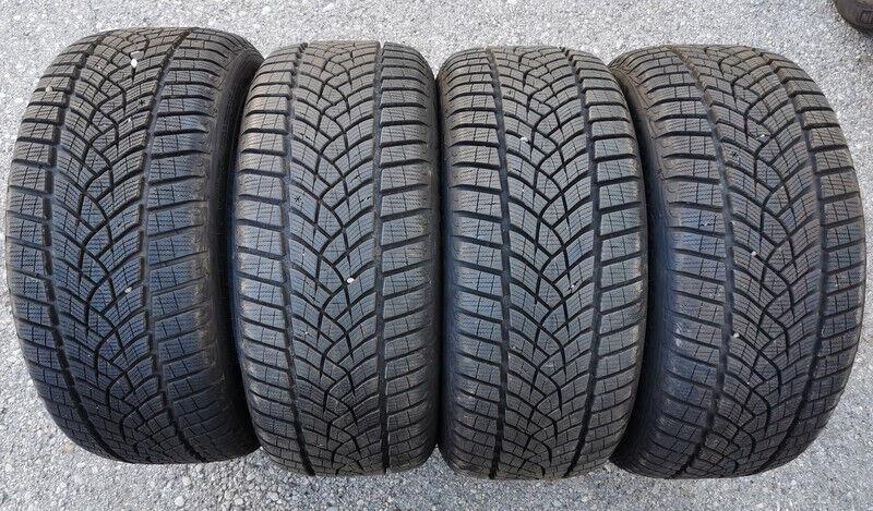 4 x 215/45R16 90V Winterreifen Goodyear Ultra Grip 8 Performance 8mm 2018