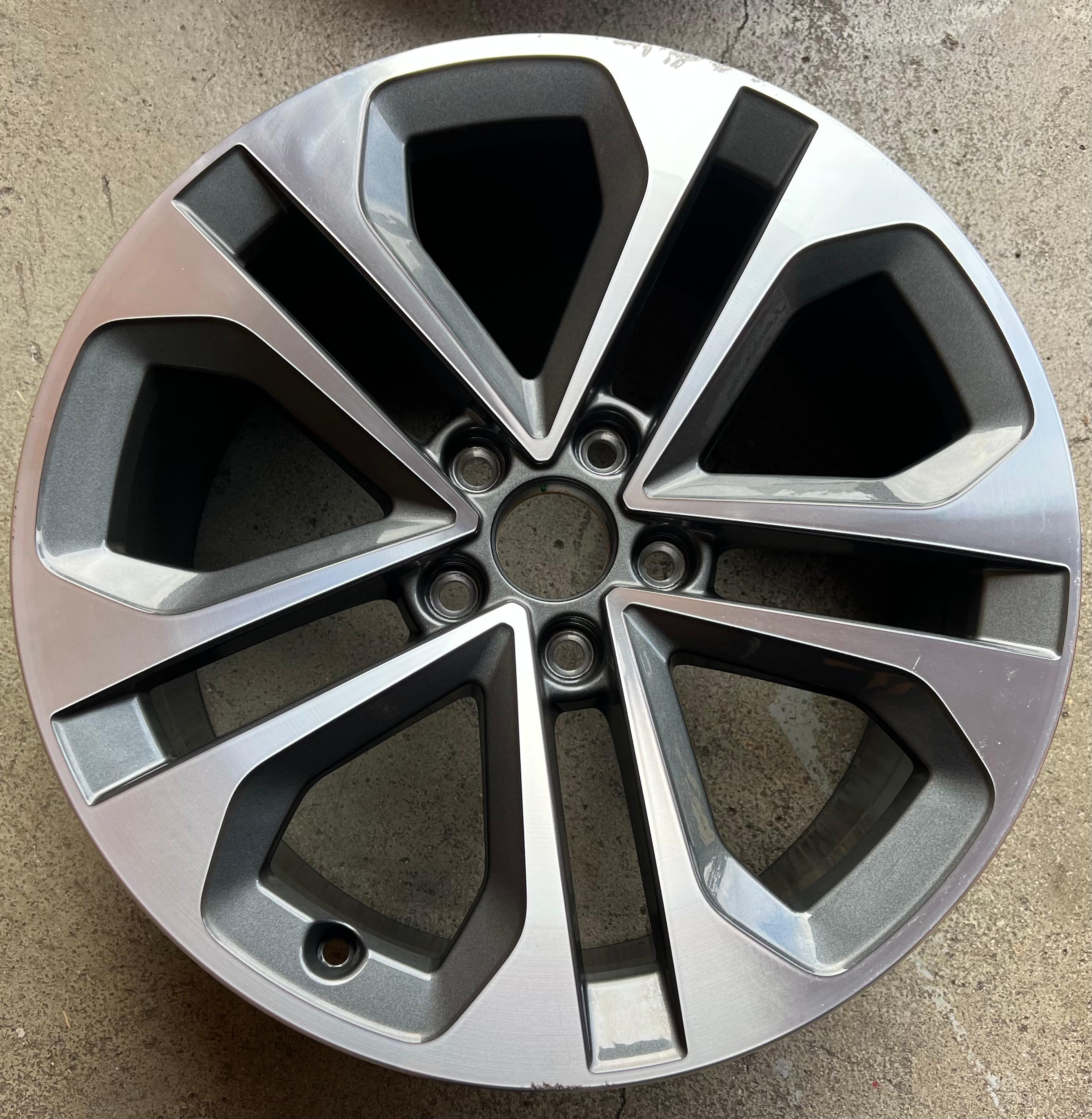 1 X ORIGINAL 18" ALUFELGE AUDI A3 S3 8Y 8Y0601025CE 8x18 ET46 FREIHAUS