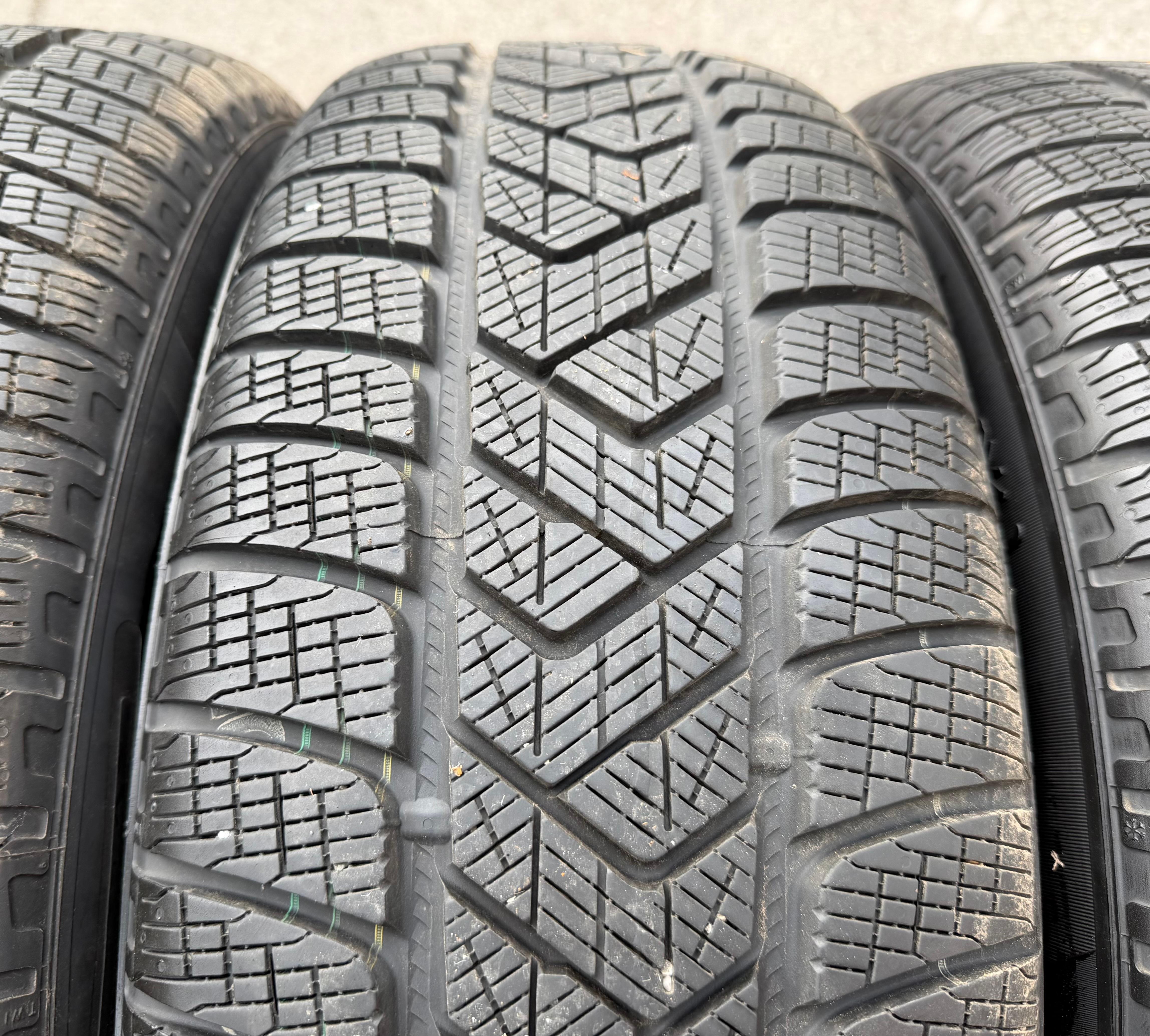 4 roues hiver en alliage d’origine 19" Audi Q5 SQ5 FY 80A601025K 235/55R19 101H Pirelli 2024