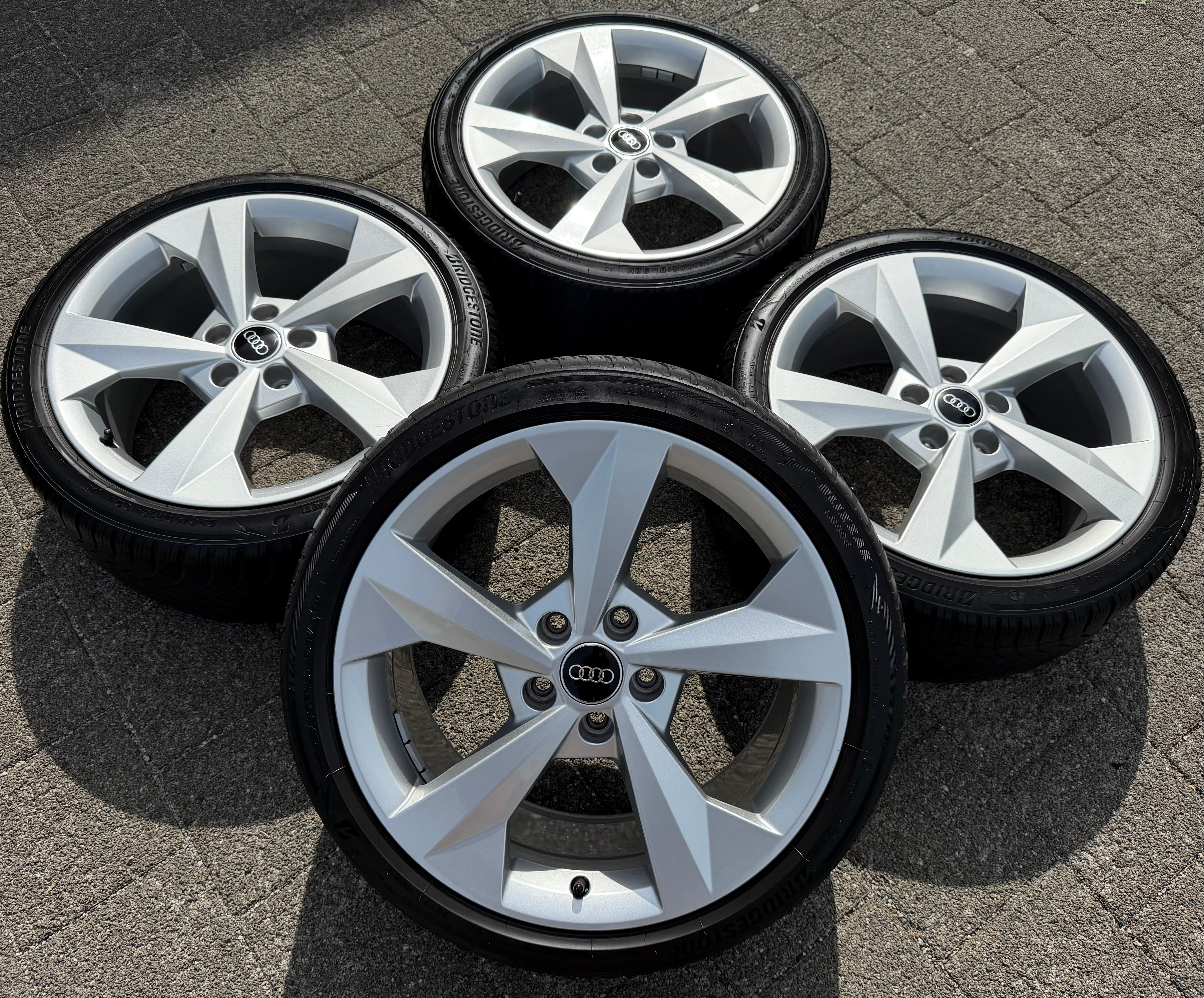 4 Original 18" Alufelgen Felgne Audi A3 S3 8Y 8Y0601025J 8x18 ET46