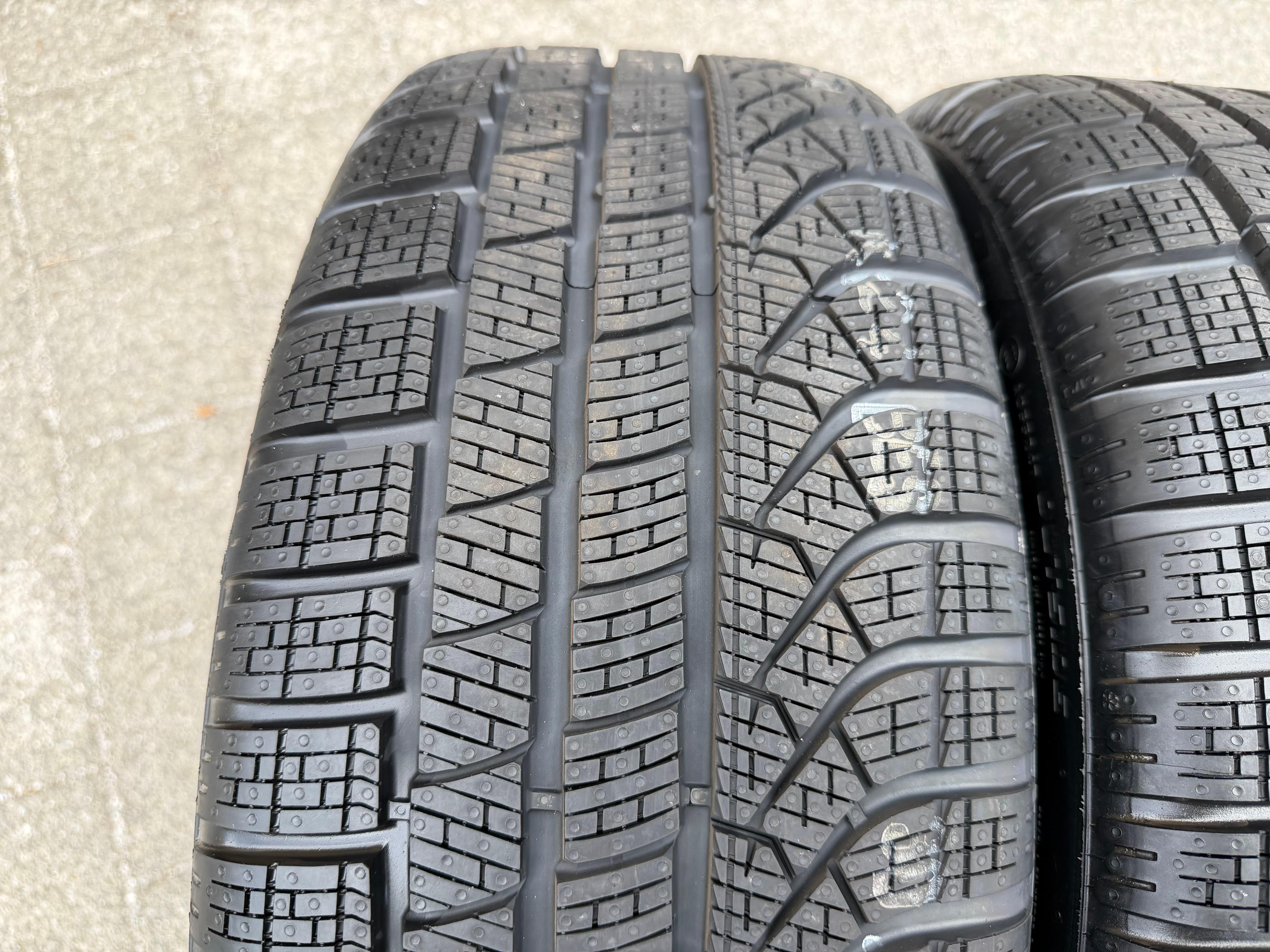 2 x 245/40R19 98V winterbanden Pirelli Pzero Winter NIEUW 2023