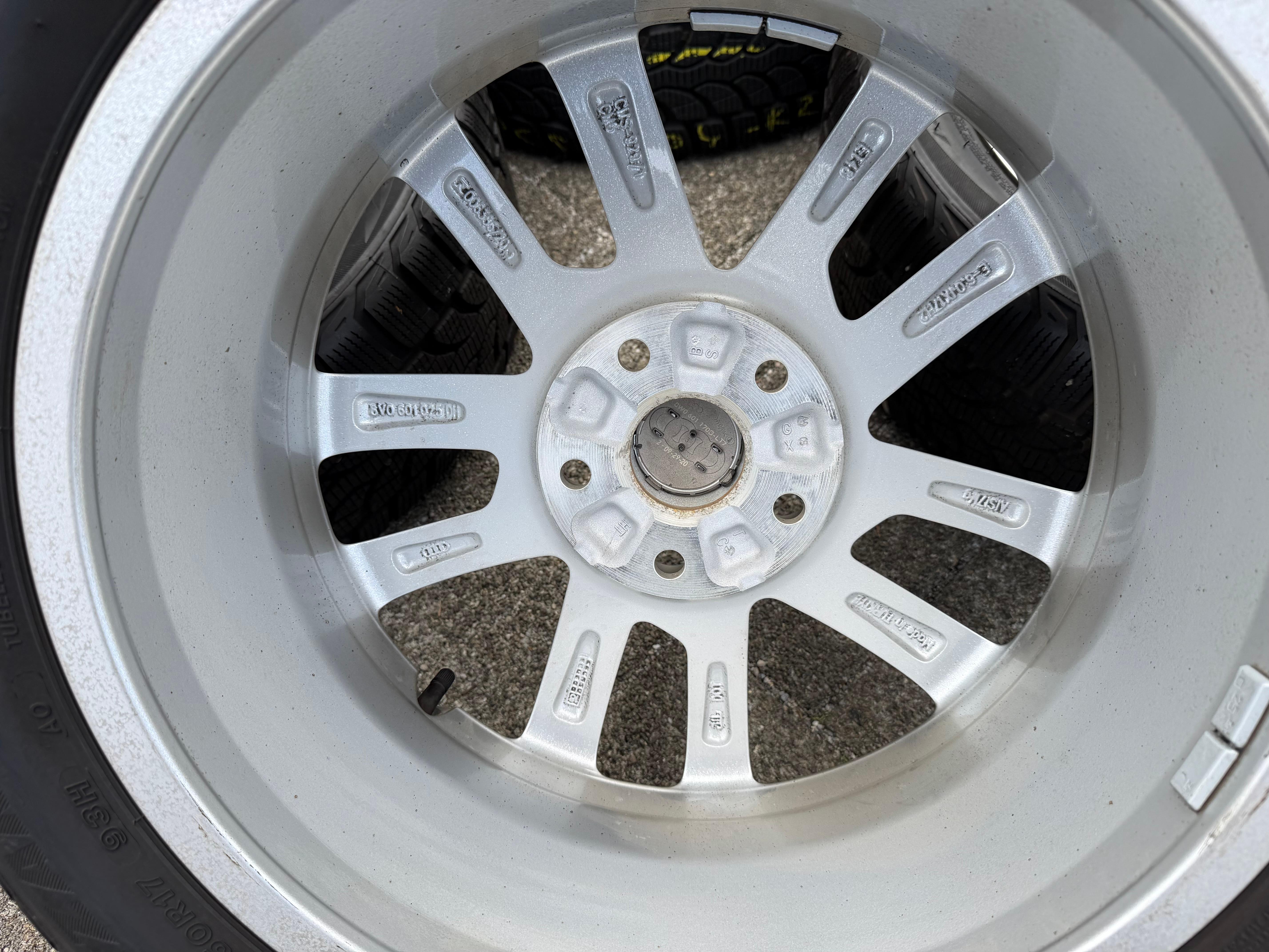 4 Original 17" Alu Winterräder Audi A3 S3 8V 8V0601025DH 205/50R17 93H Bridgestone