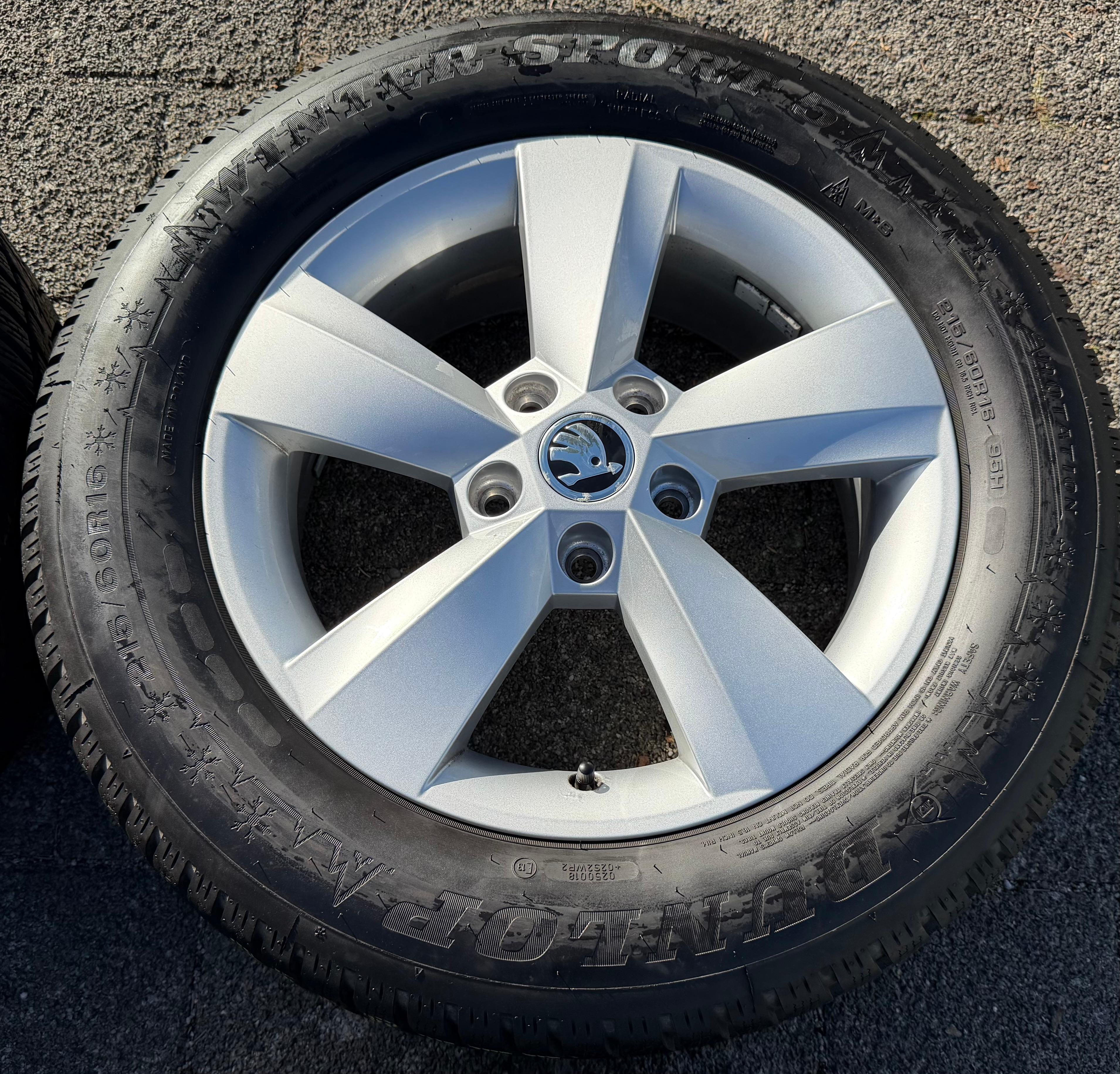 4 Original Alu Winterräder Skoda Karoq NU7 Nanuq 215/60R16 95H Dunlop 7,5-8MM