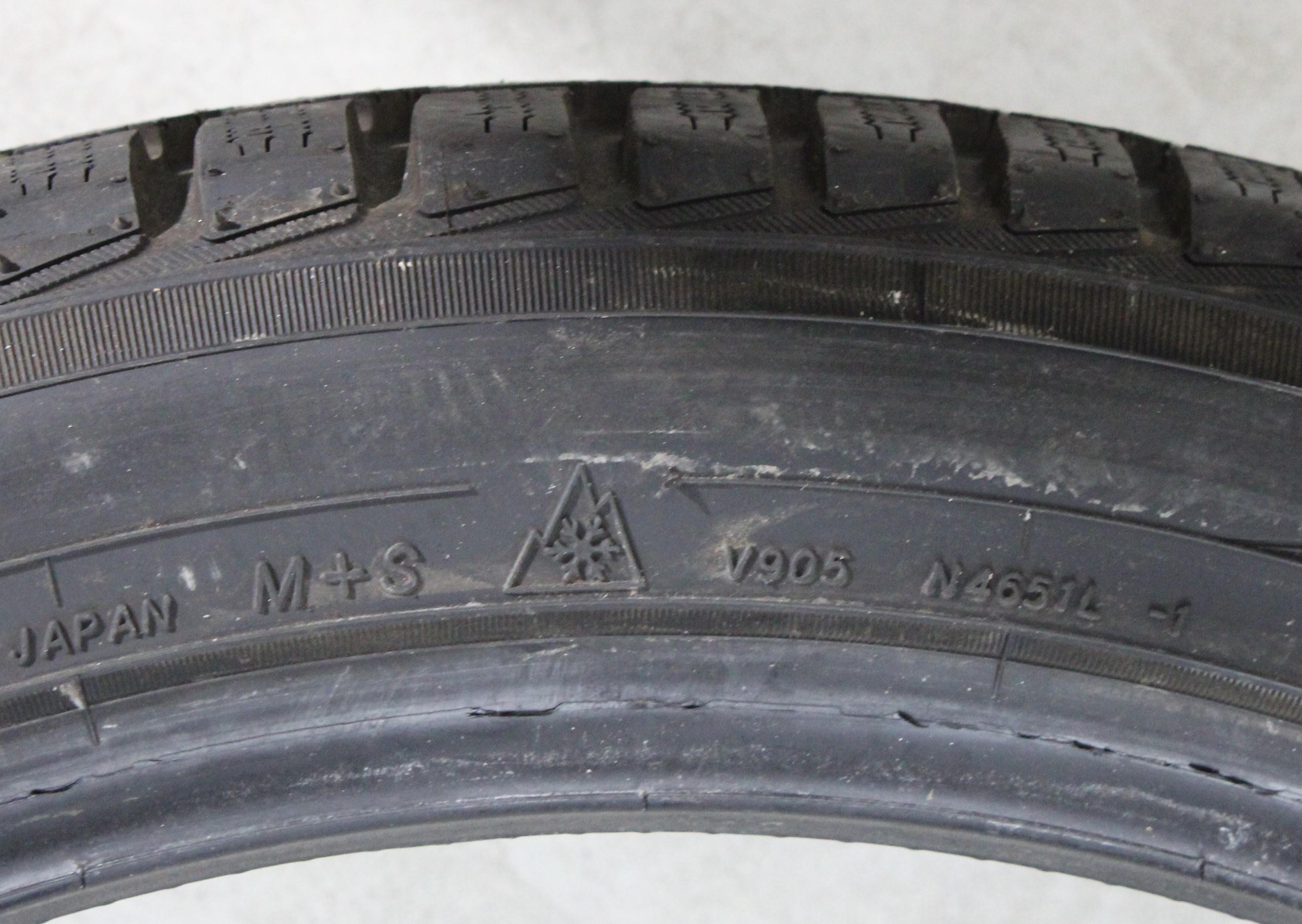 1 x 245/40R21 100V Winterreifen Yokohama BluEarth Winter V905 7-7,5mm 2022 XL