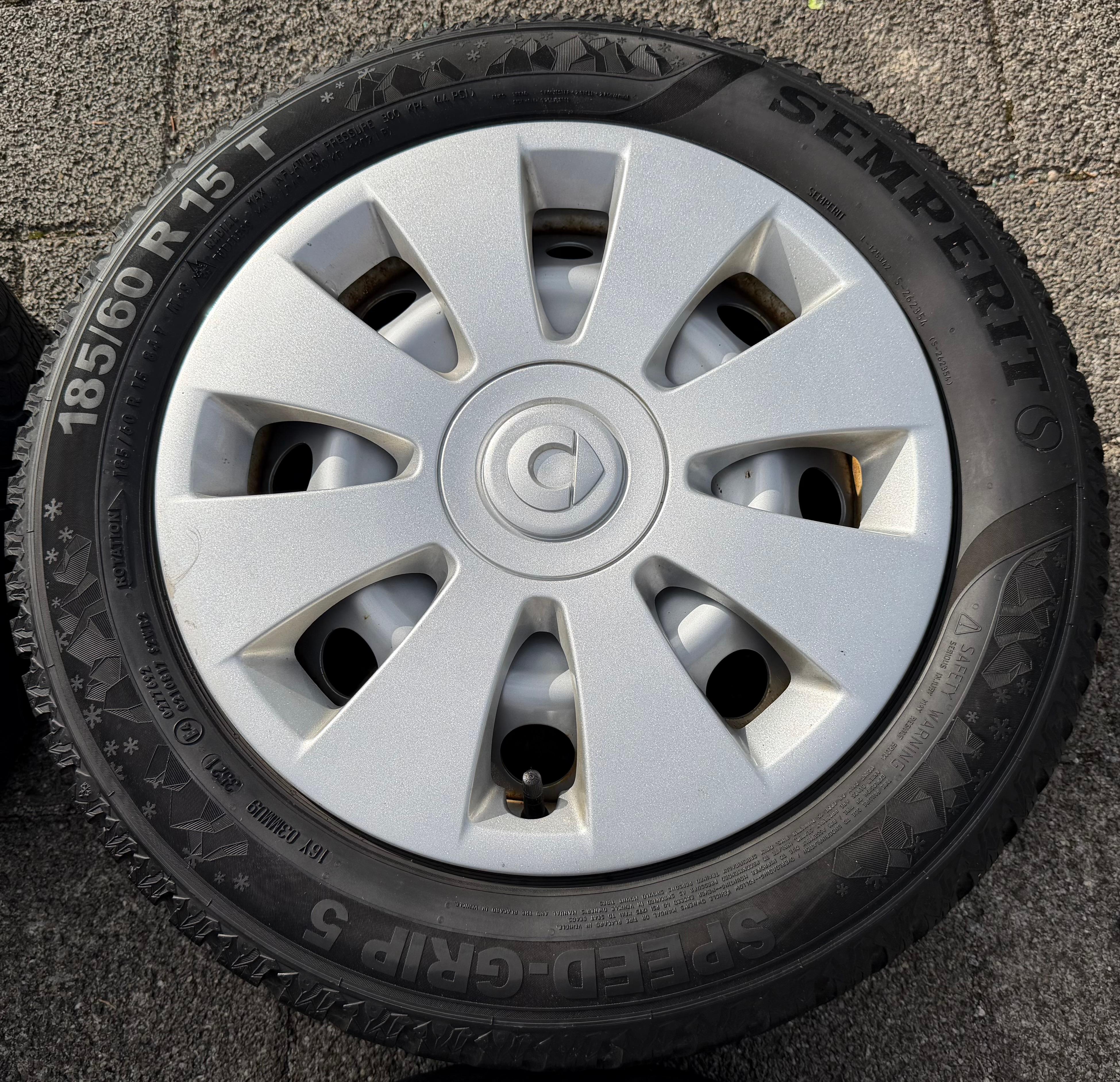 4 roues hiver d’origine Smart 453 165/65R15 81T 185/60R15 84T Semperit RDKS
