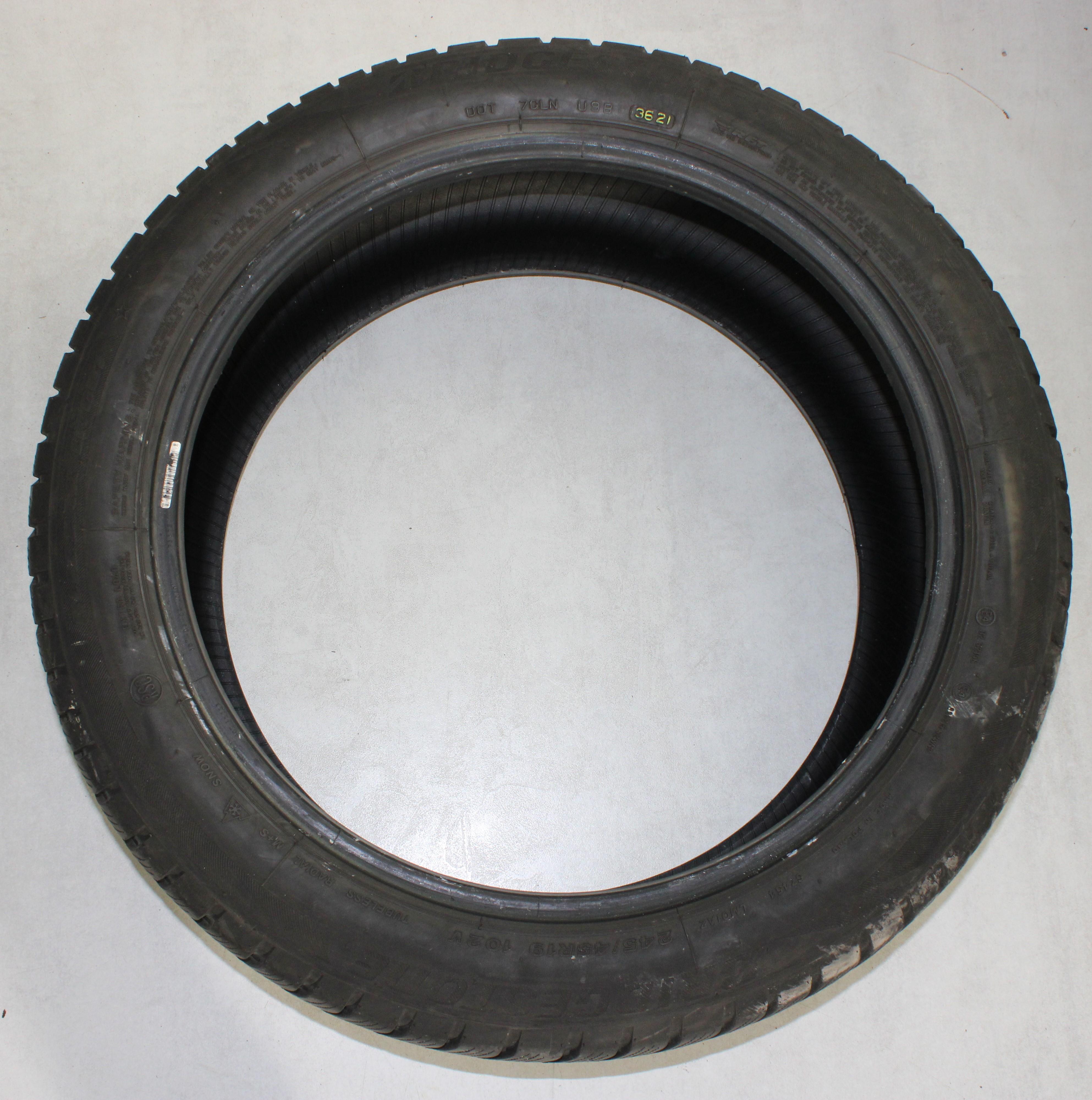 2 x 245/45R19 102V Winterreifen Bridgestone Blizzak LM001 * Runflat in der Mitte 5,5-6mm und auf den Schultern 6-6,5mm. 2021 XL