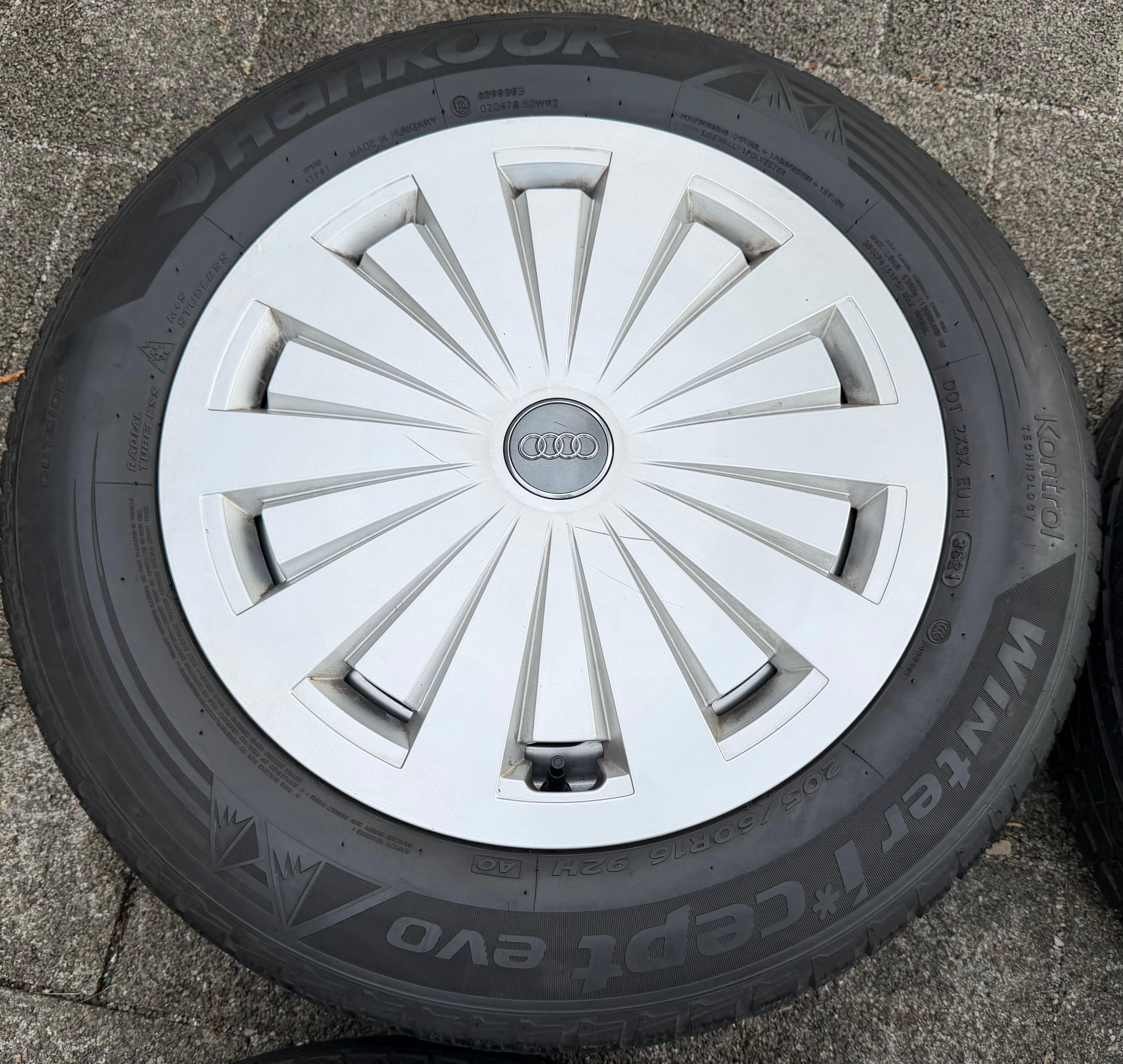 4 cerchi in lega originali da 16" per Audi A4 8W B9 8W0601025 7x16 ET35