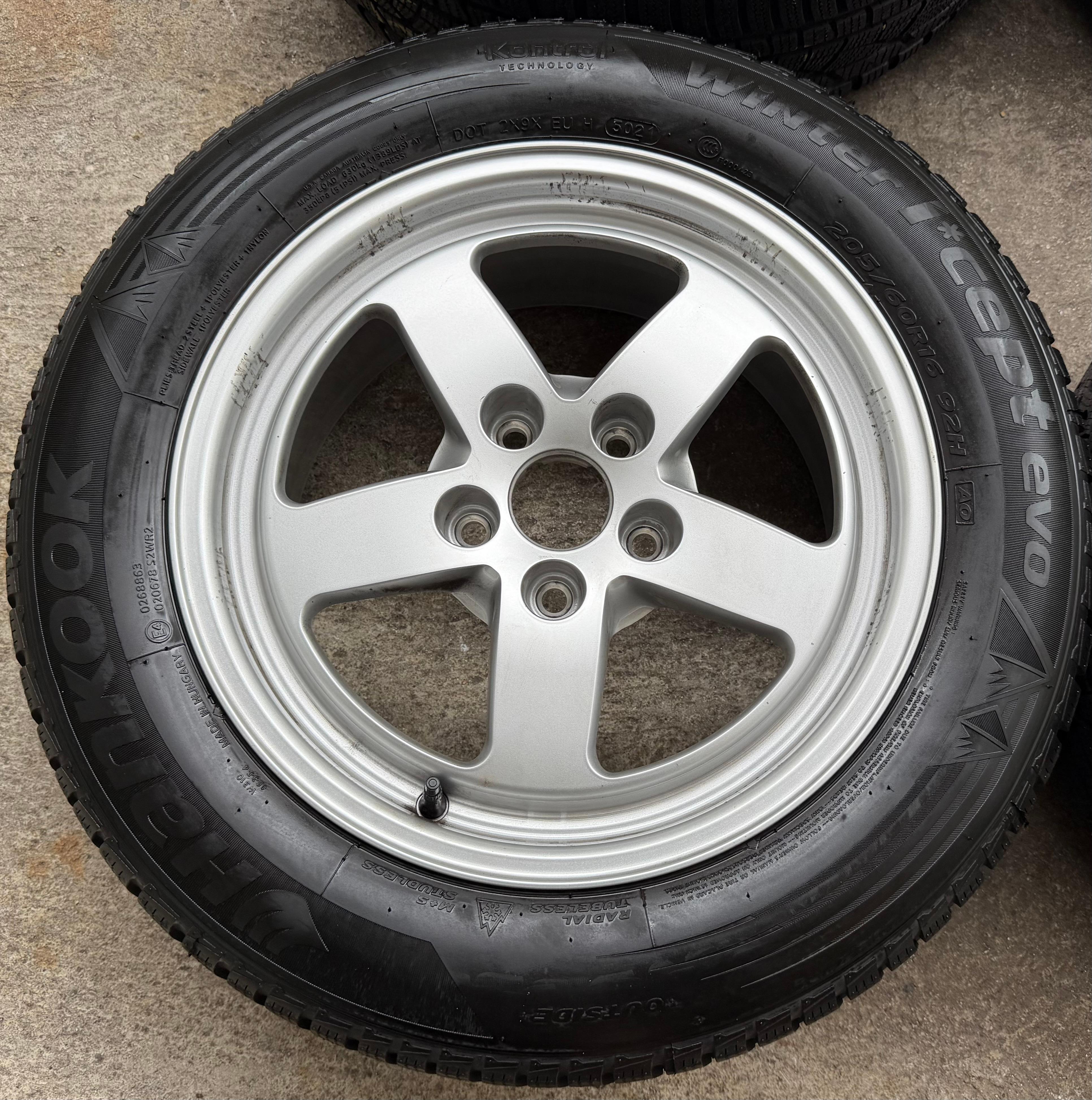 4 Original Alu Winterräder Audi A4 B9 8W 205/60R16 92H 8W0601025 Hankook