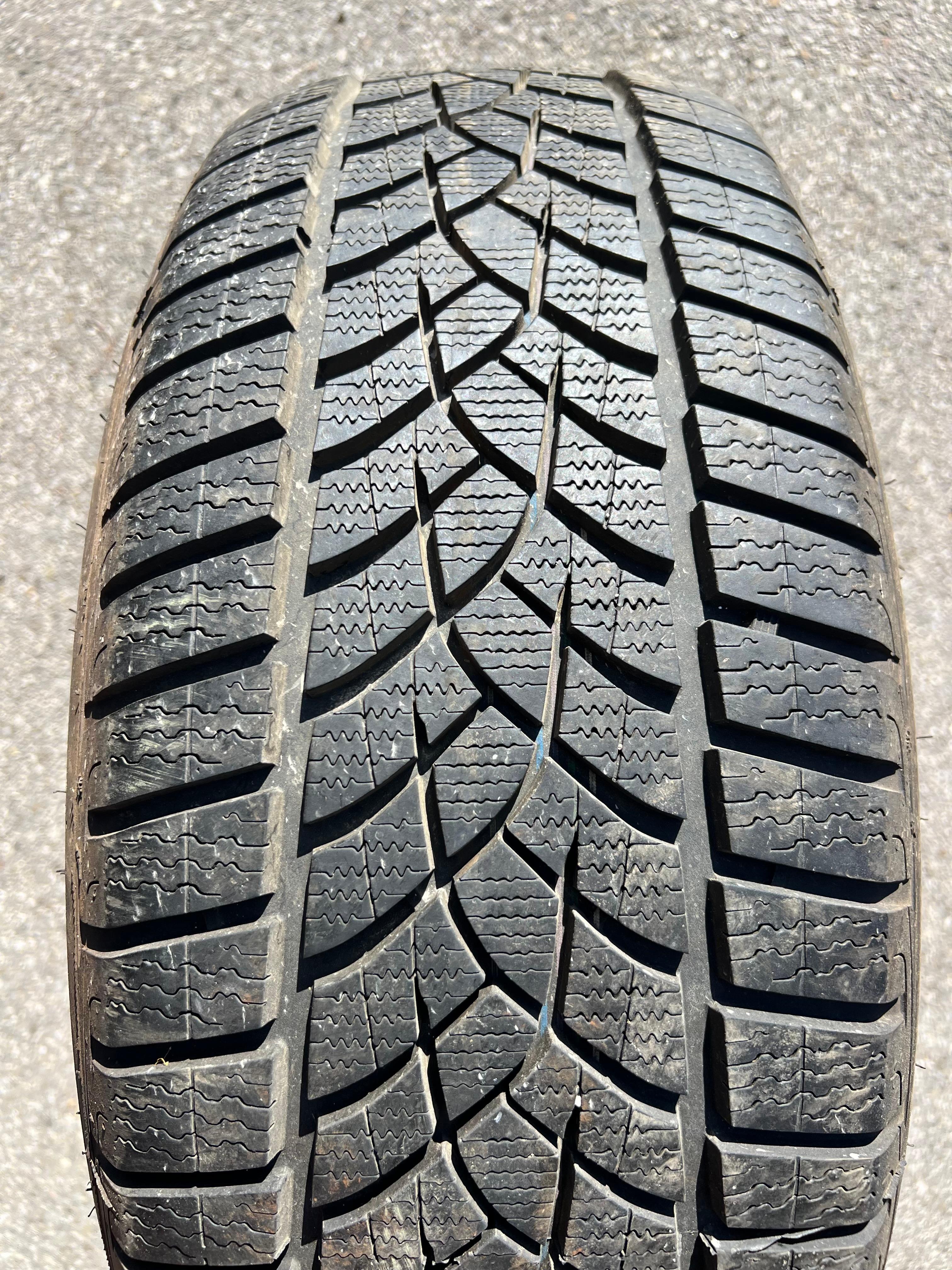 1 x 235/55R18 104H Winterreifen Goodyear Ultra Grip Performance GEN-1 7,5-8mm 2021