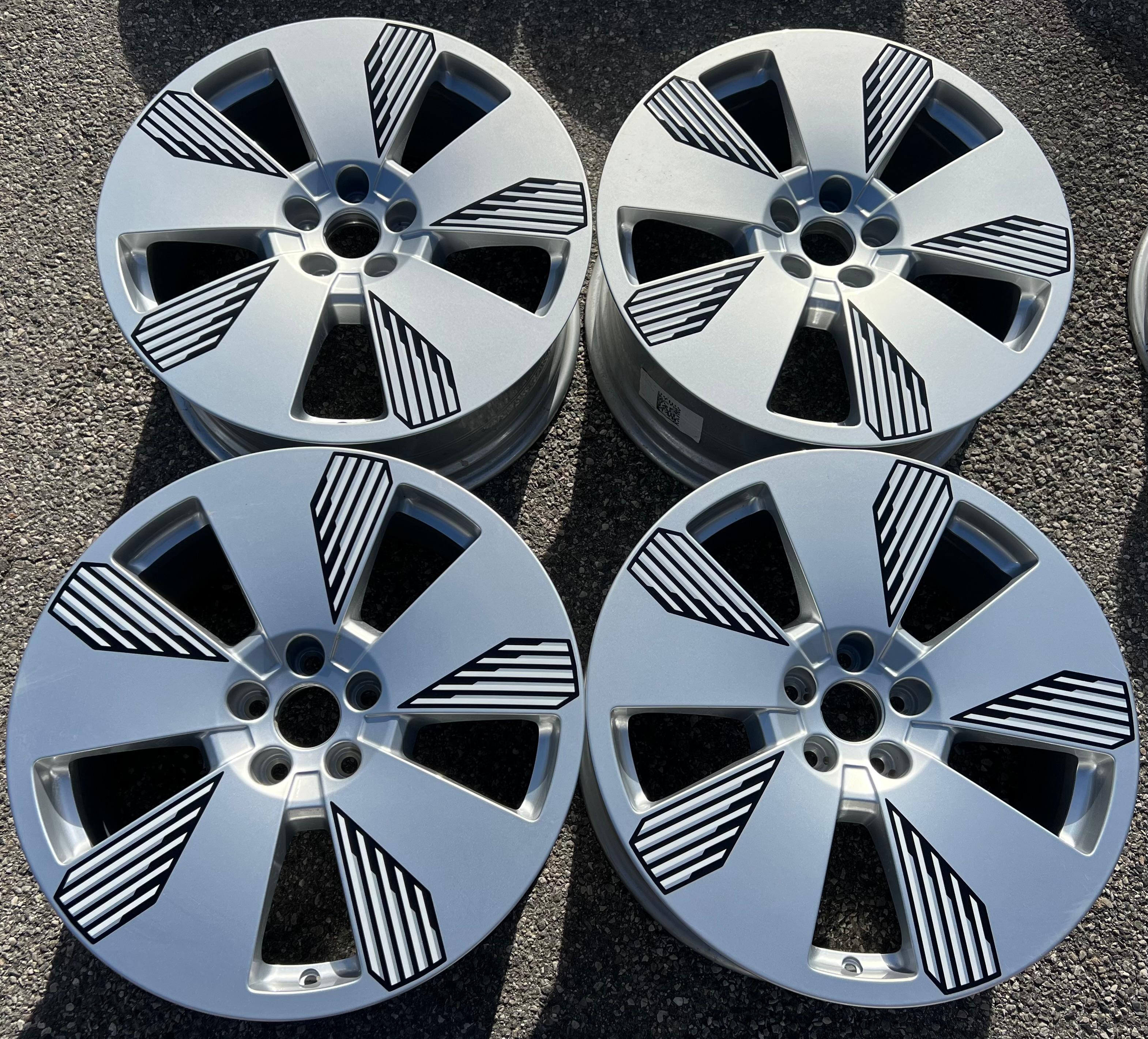 4 RUOTE ORIGINALI IN ALLUMINIO 19" AUDI E-TRON 4KE 4KE601025L 8x19 ET34 5X112