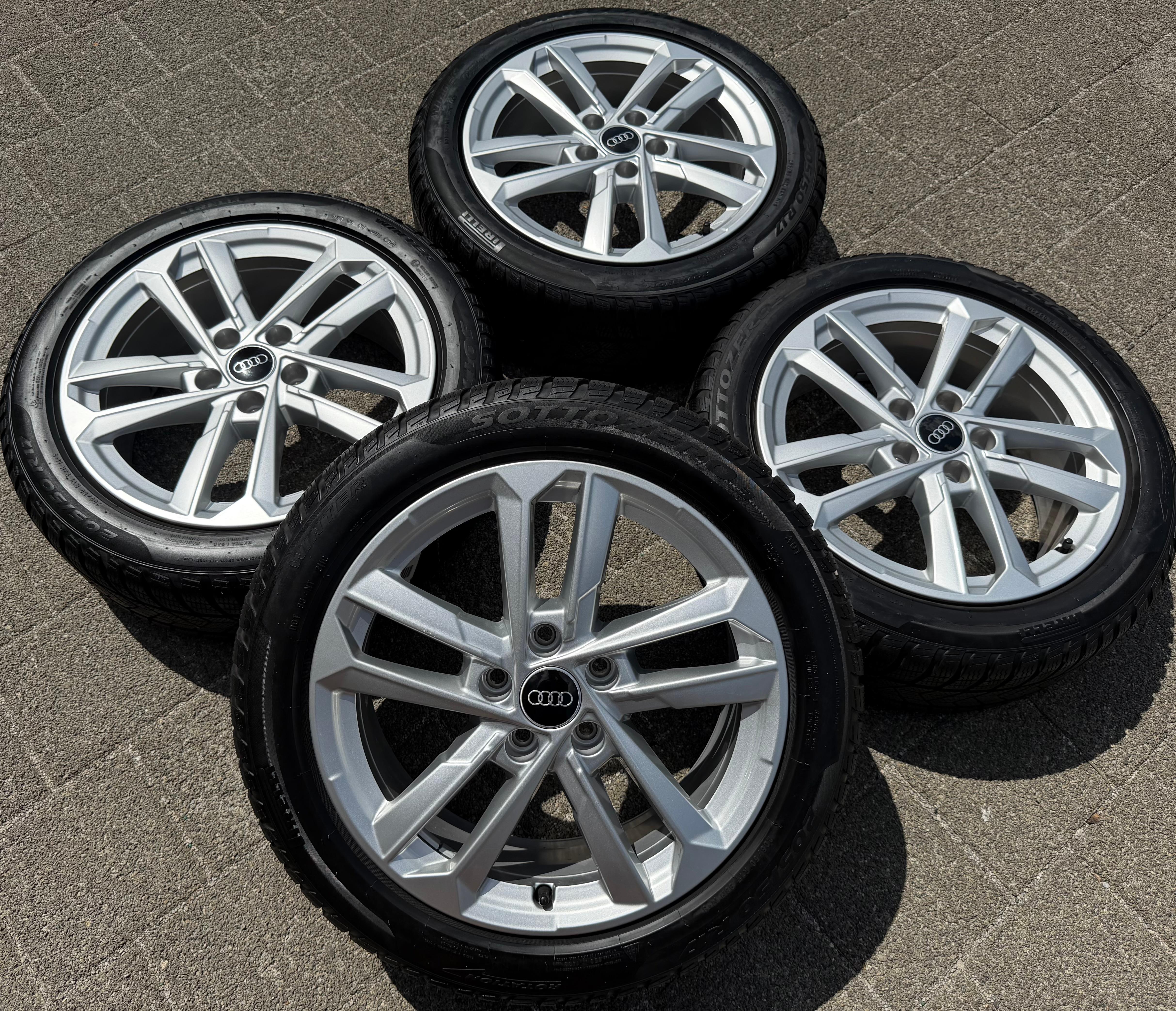 4 Original 17" Alu Winterräder Audi A3 S3 8Y 8Y0601025L 205/50R17 93H Pirelli