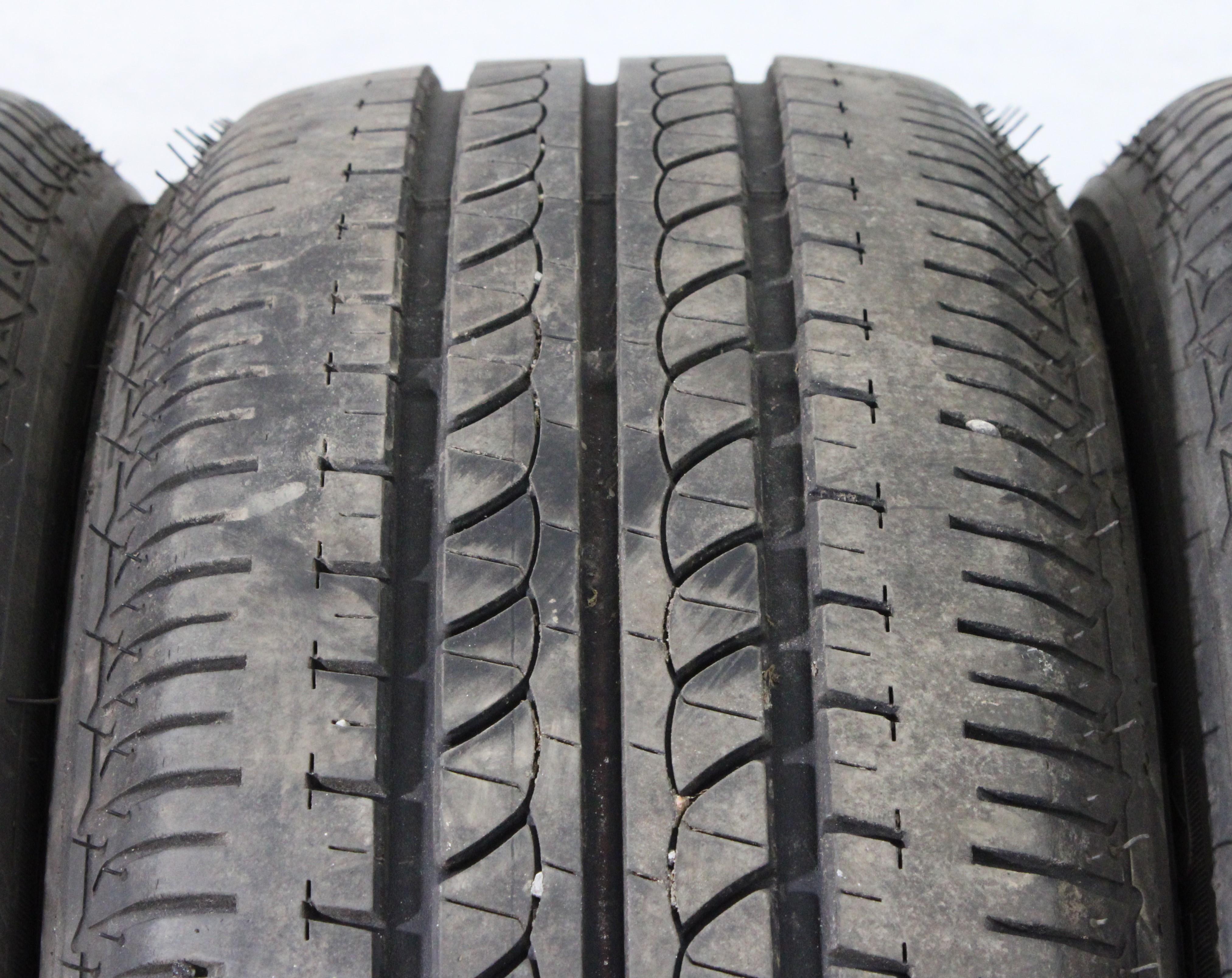 4 x 195/55R15 85H Sommerreifen Bridgestone B250 2x6mm/2x6,5-7mm 1x2010/3x2011