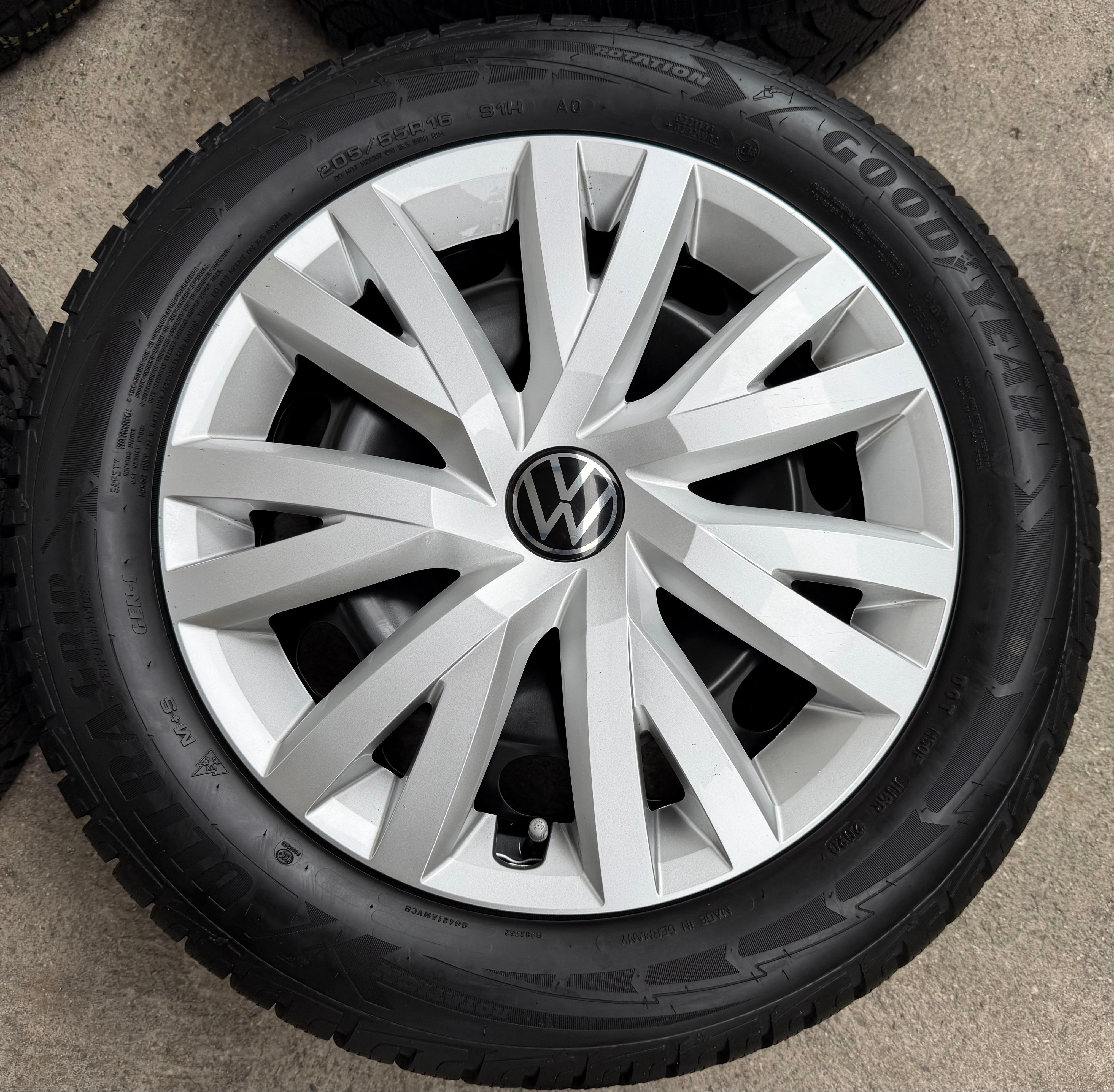 4 WINTERRÄDER VW GOLF 7 AUDI A3 8V SEAT LEON 5F SKODA OCTAVIA 5E 205/55R16 91H 5Q0601027BQ