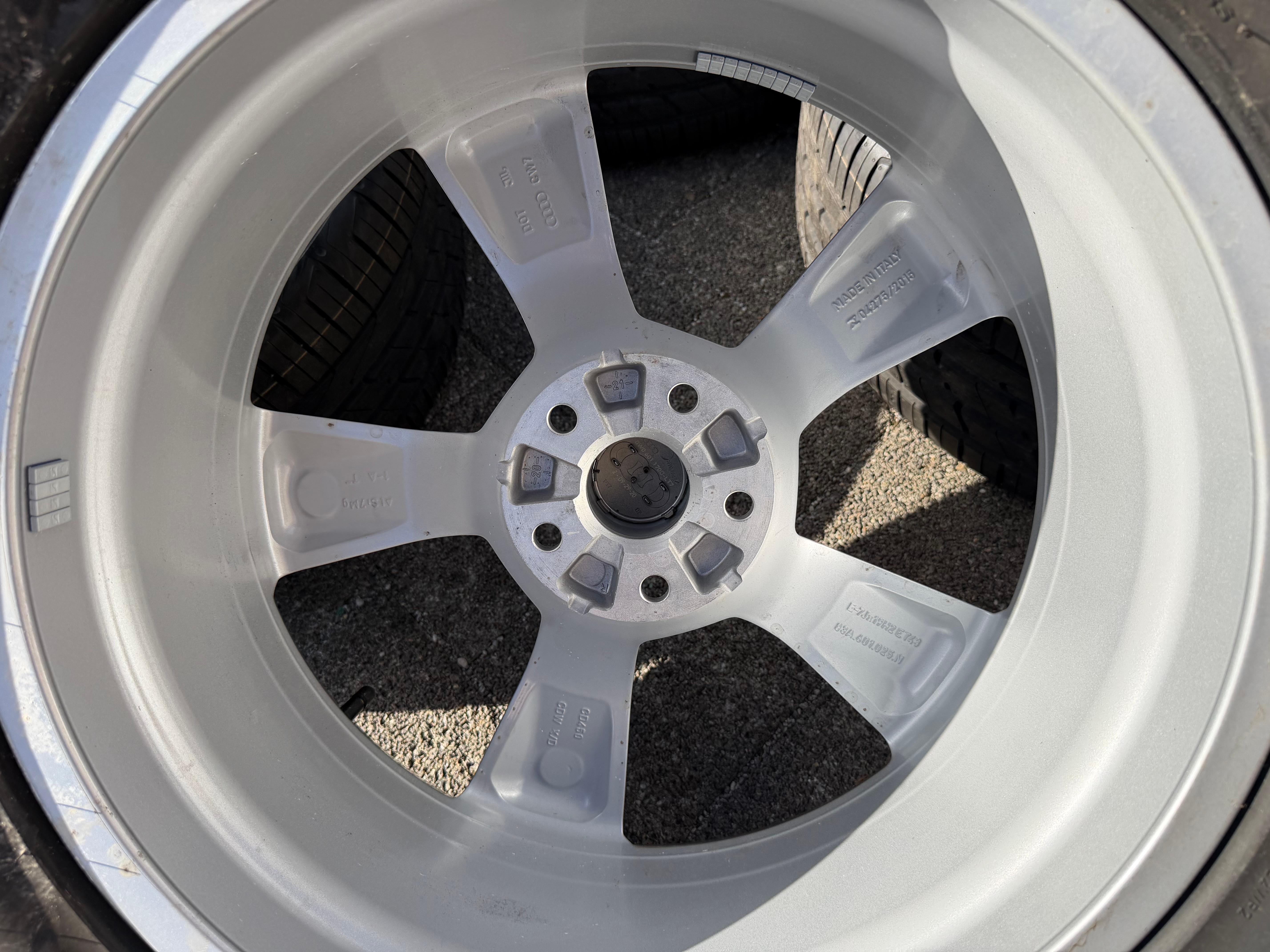 4 Original 19" Alu Sommerräder Audi Q3 F3B 83A 83A601025N 235/50R19 99V Hankook