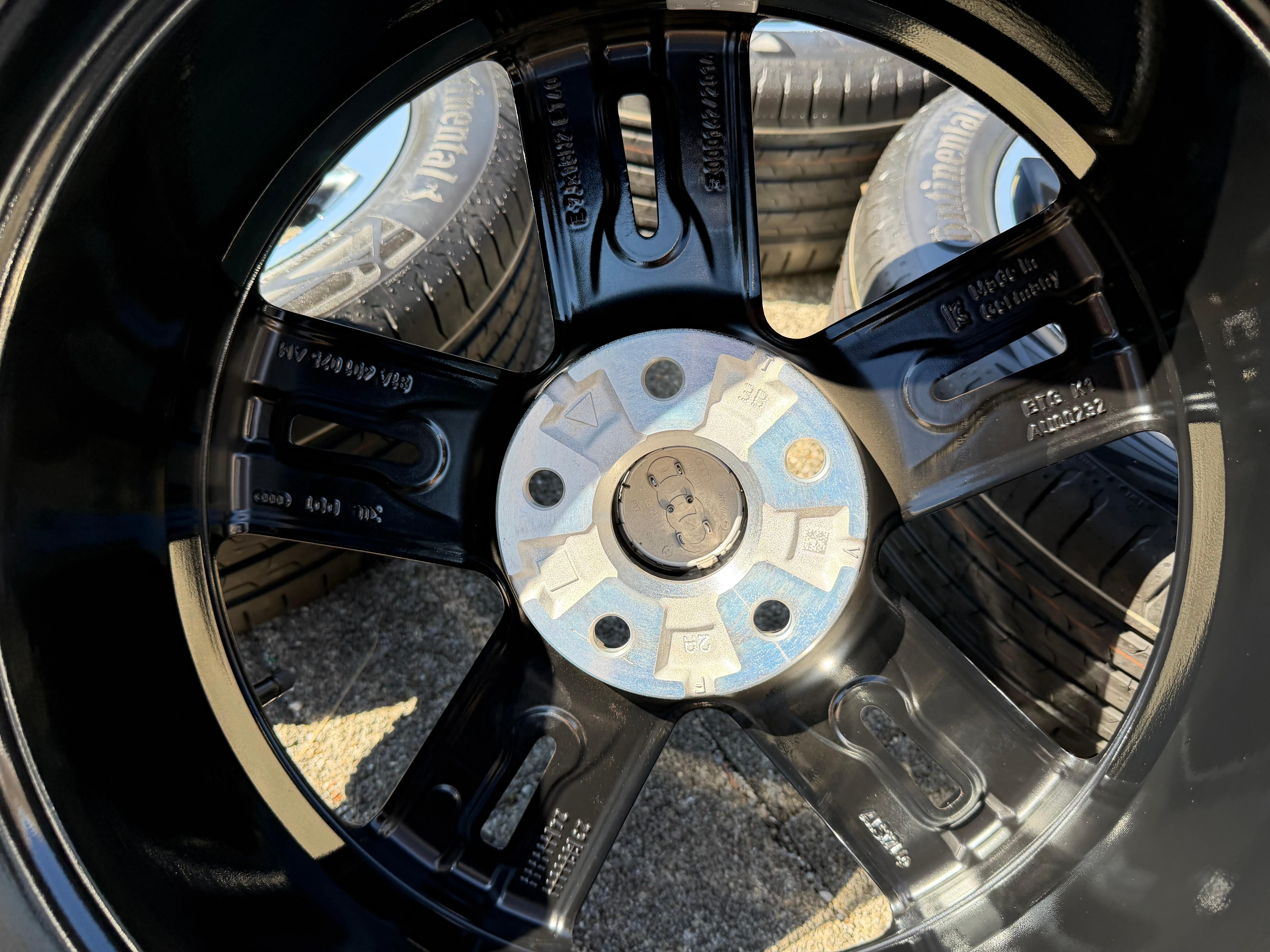 4 Original 18" Alu Sommerräder Audi Q2 SQ2 81A601025AM 215/50R18 92W Continental