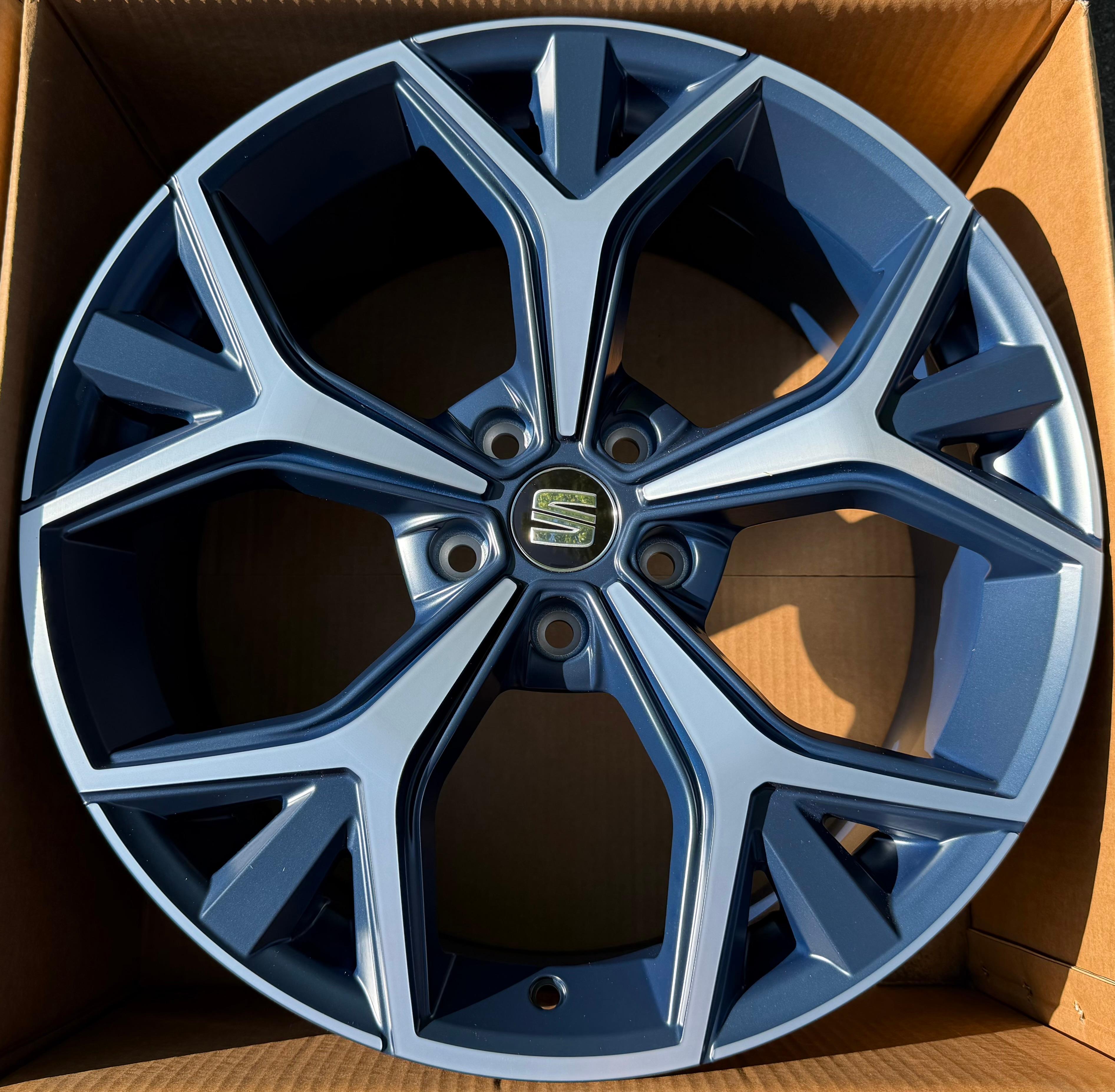 4 cerchi in lega originali da 19" per SEAT Ateca 5 porte 575071499 8x19 ET45 Aneto, nuovi, blu