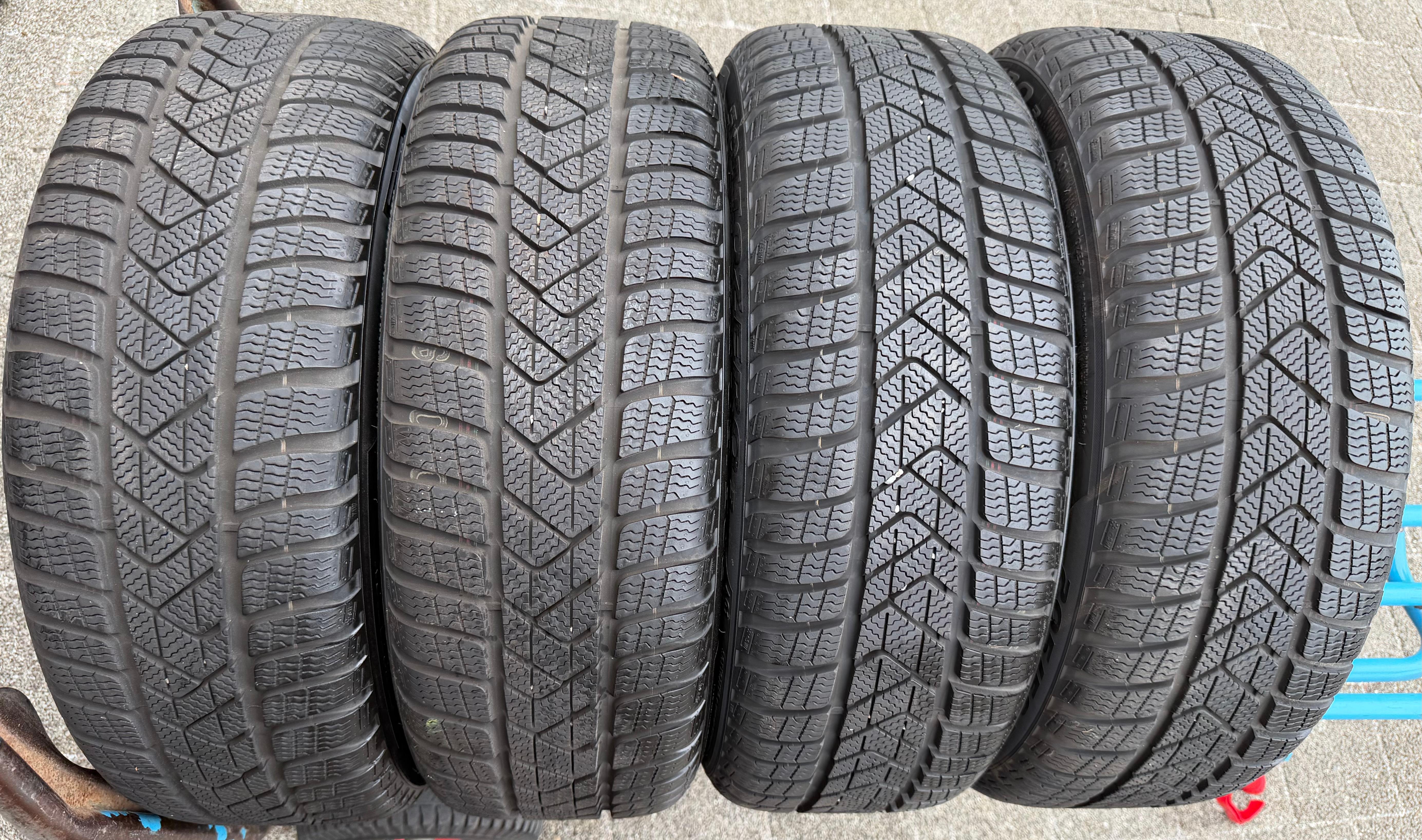 4 ruote complete in lega originali da 17" invernali Audi A3 S3 8Y 8Y0601025L 205/50R17 93H Pirelli