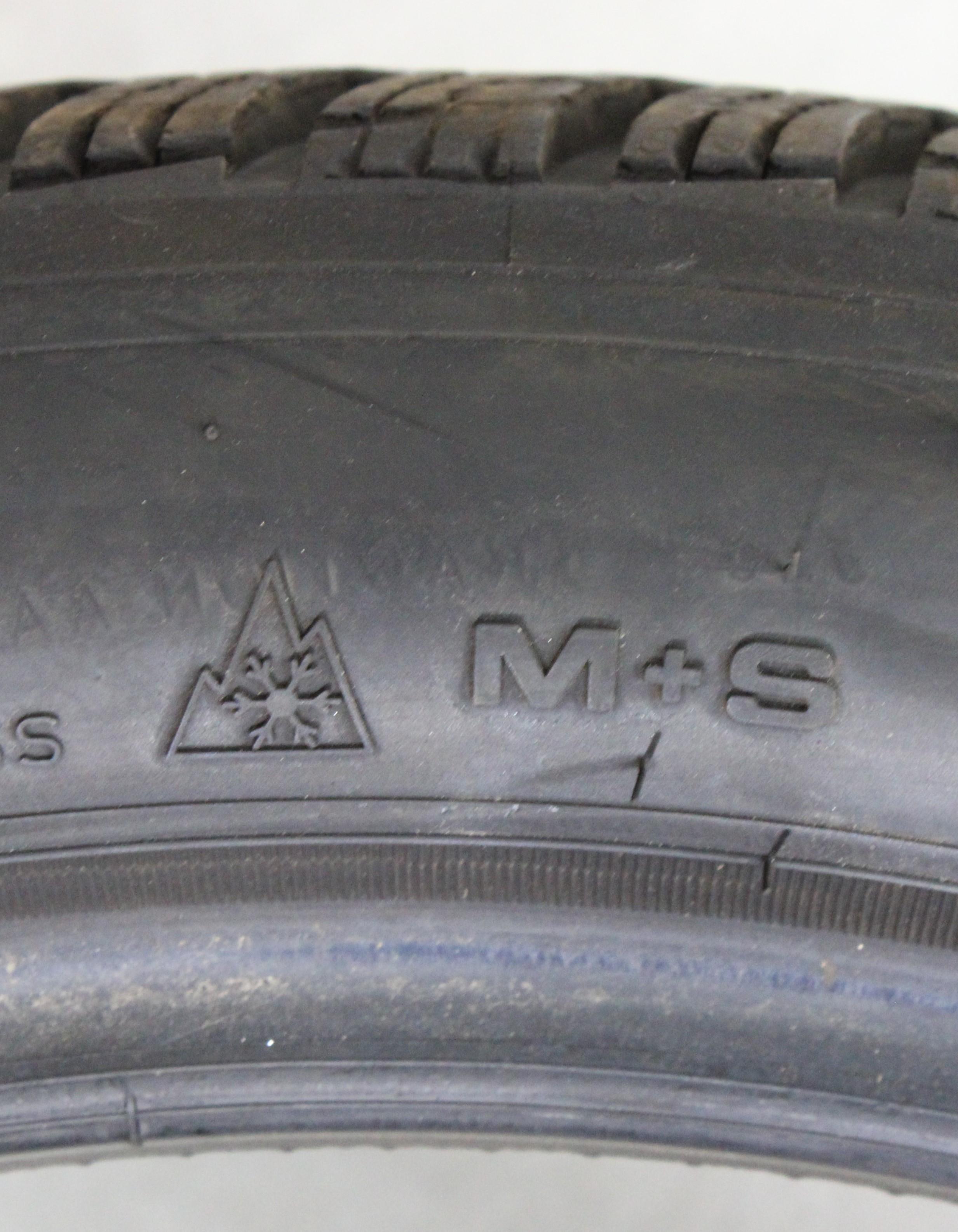 1 x 245/40R19 98H Winterreifen Goodyear Ultra Grip Performance 3 R0 6-6,5mm 2024 XL