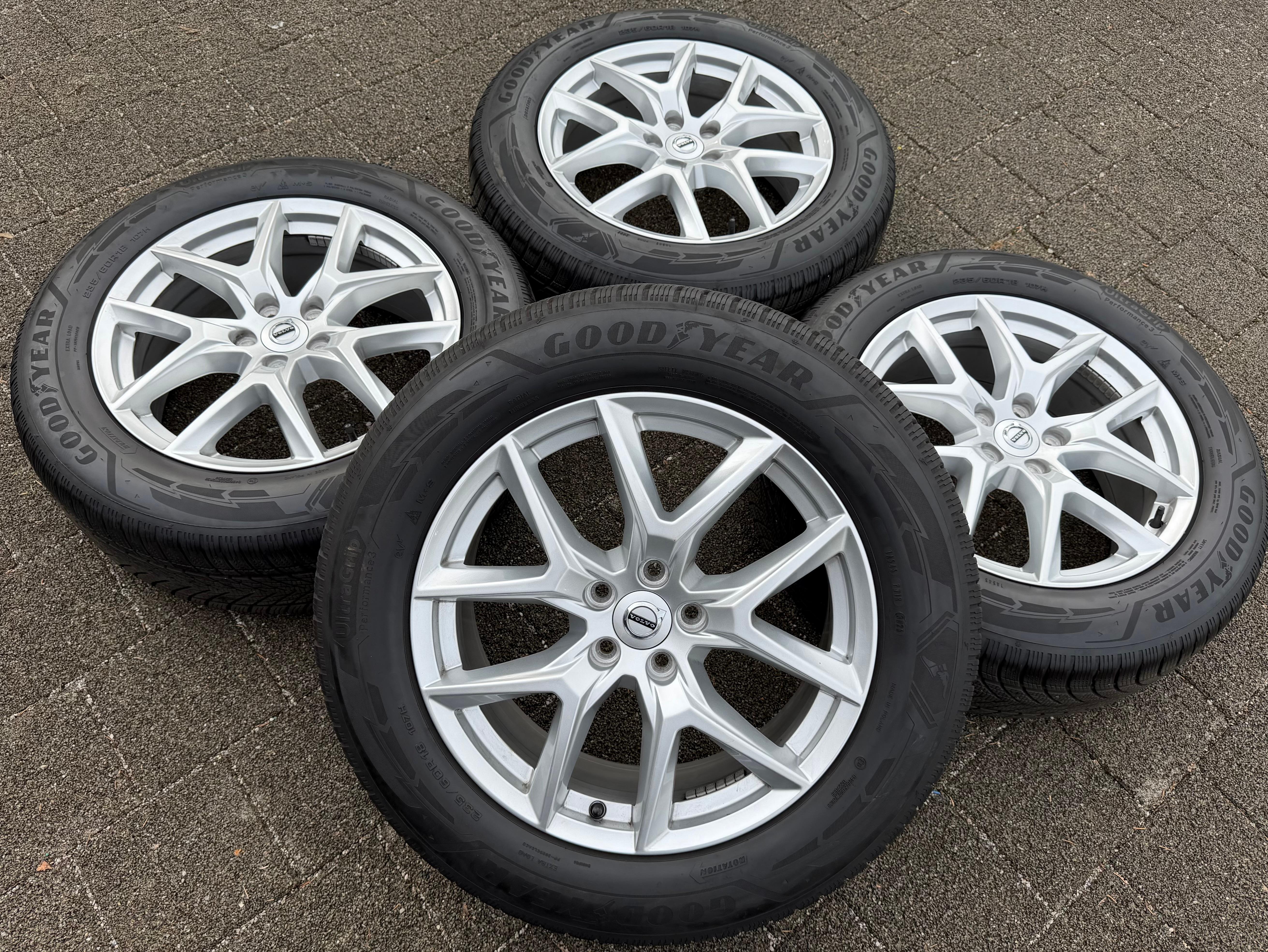4 ruedas de invierno de aleación originales de 18" para Volvo XC60 II 31423851 235/60R18 107H Goodyear 2025