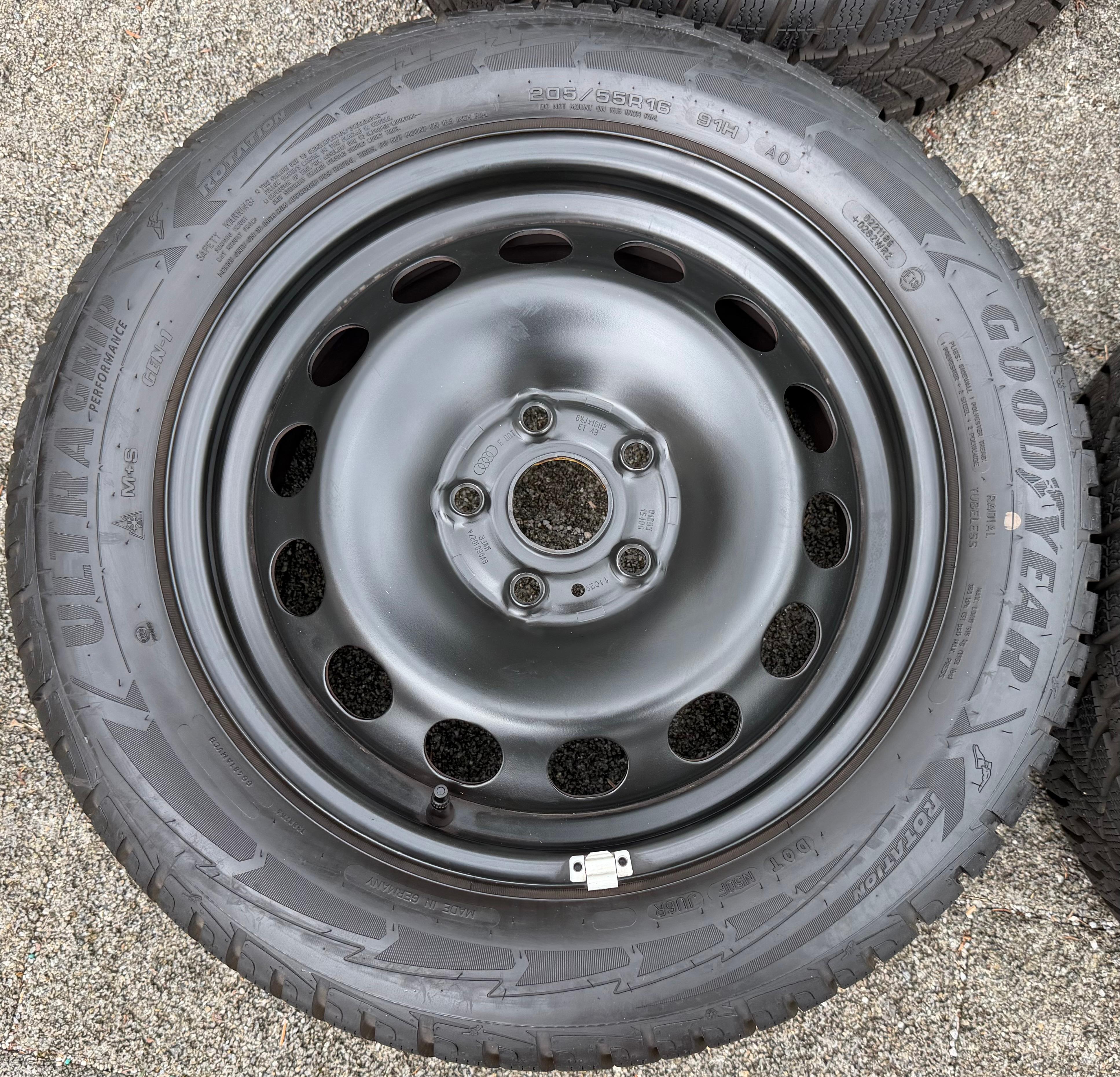 4 Winterräder Audi A3 8V Sportback Cabrio  205/55R16 91H Goodyear 8V0601027A 2021